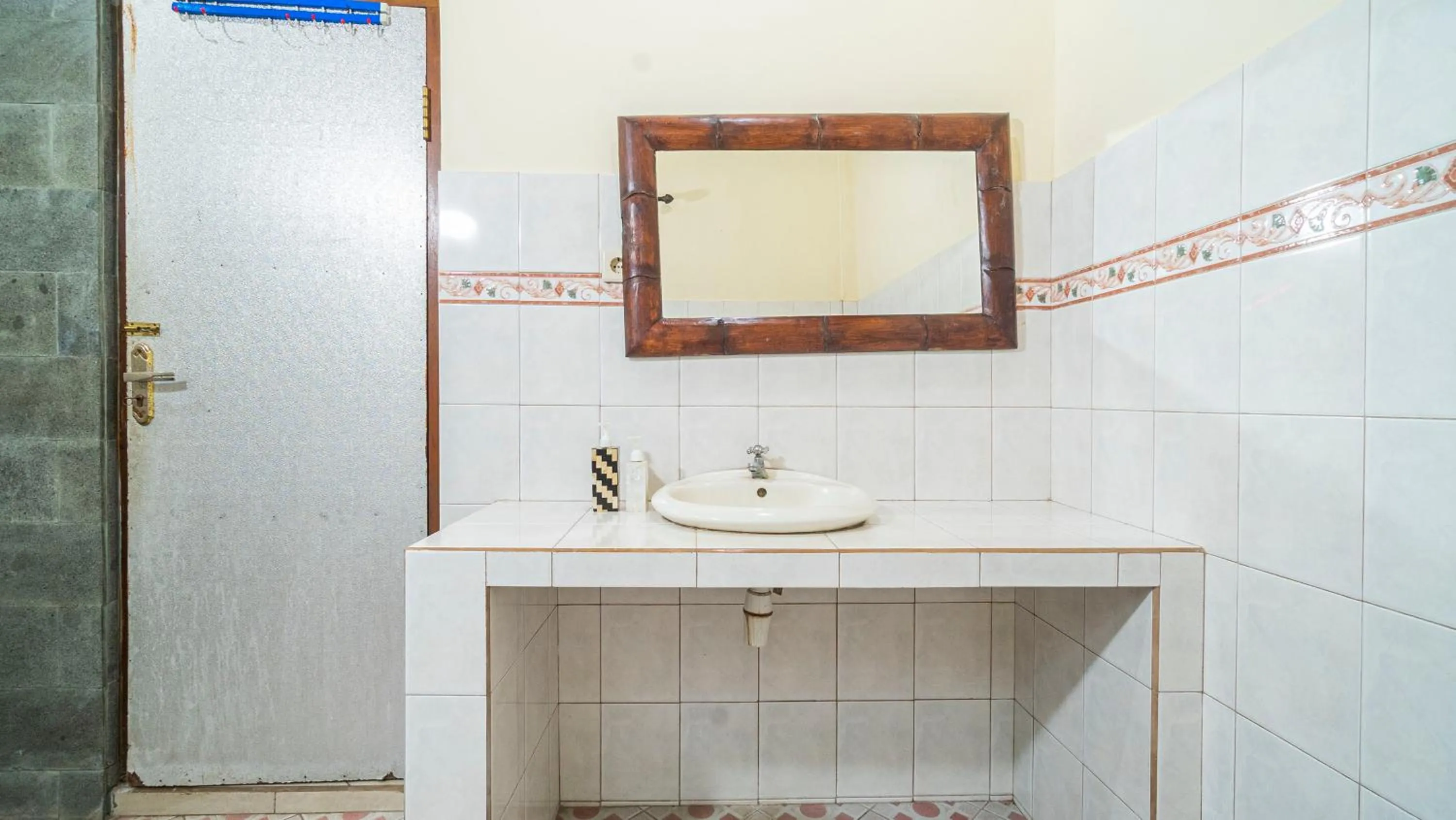 Bathroom in Raka House Accommodation