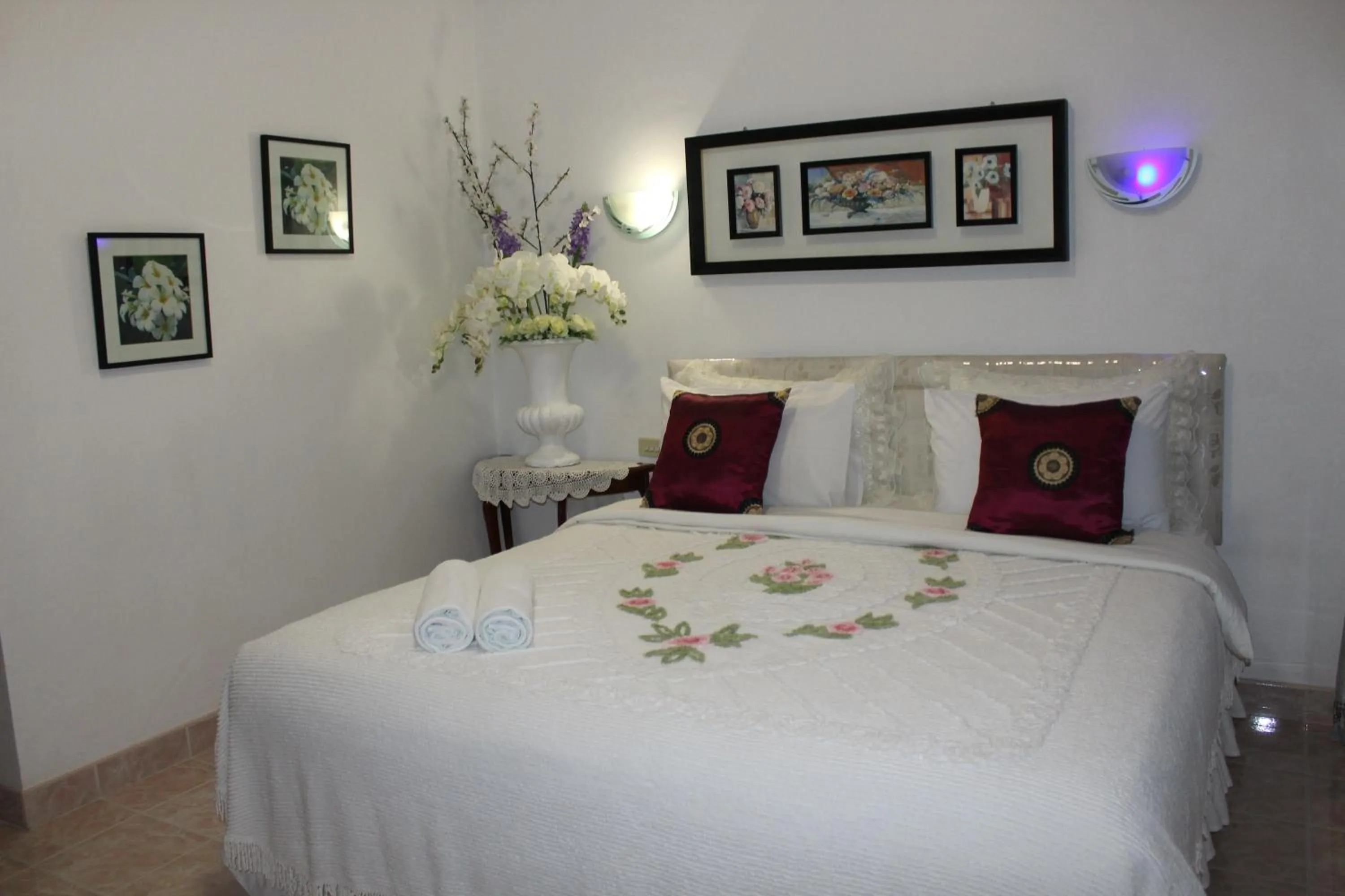 Photo of the whole room, Bed in White Elephant Resort