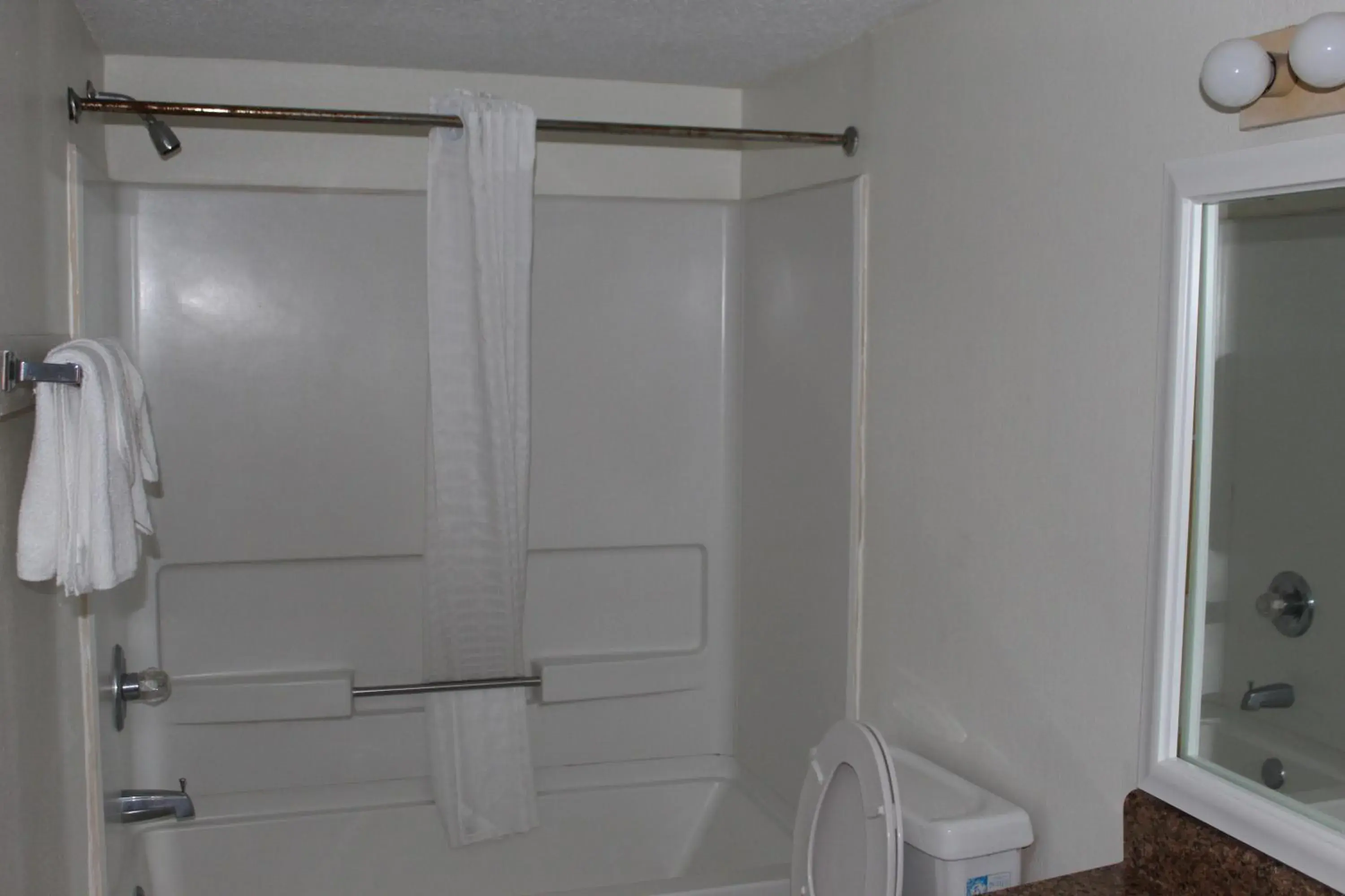 Oceanfront 1 King No Balcony in Bar Harbor On The Oceanfront Oceanfront 1 King No Balcony in Bar Harbor On The Oceanfront