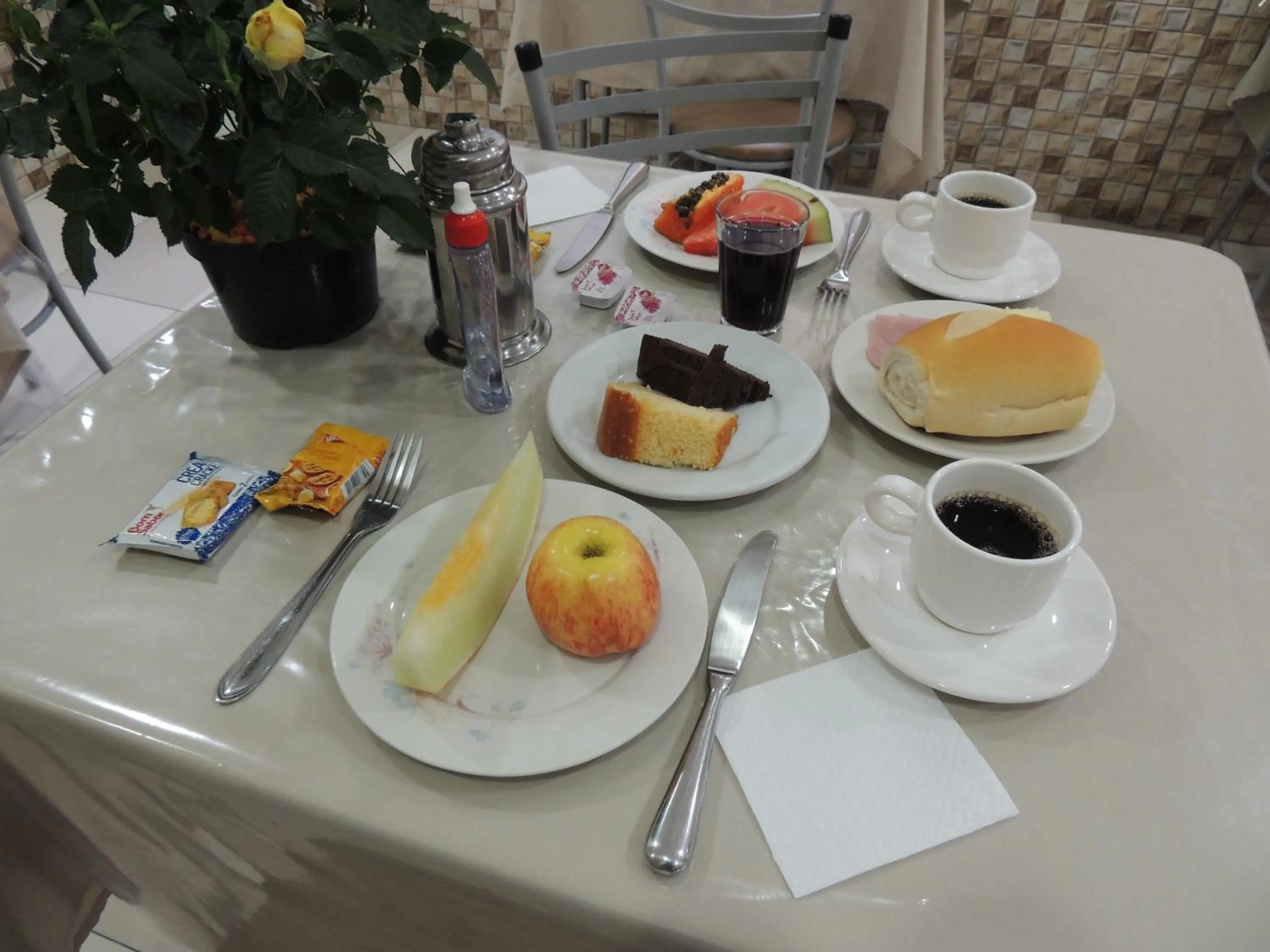 Breakfast in Hotel Ourinhos - Centro de São Paulo - Próximo 25 de Março e Brás