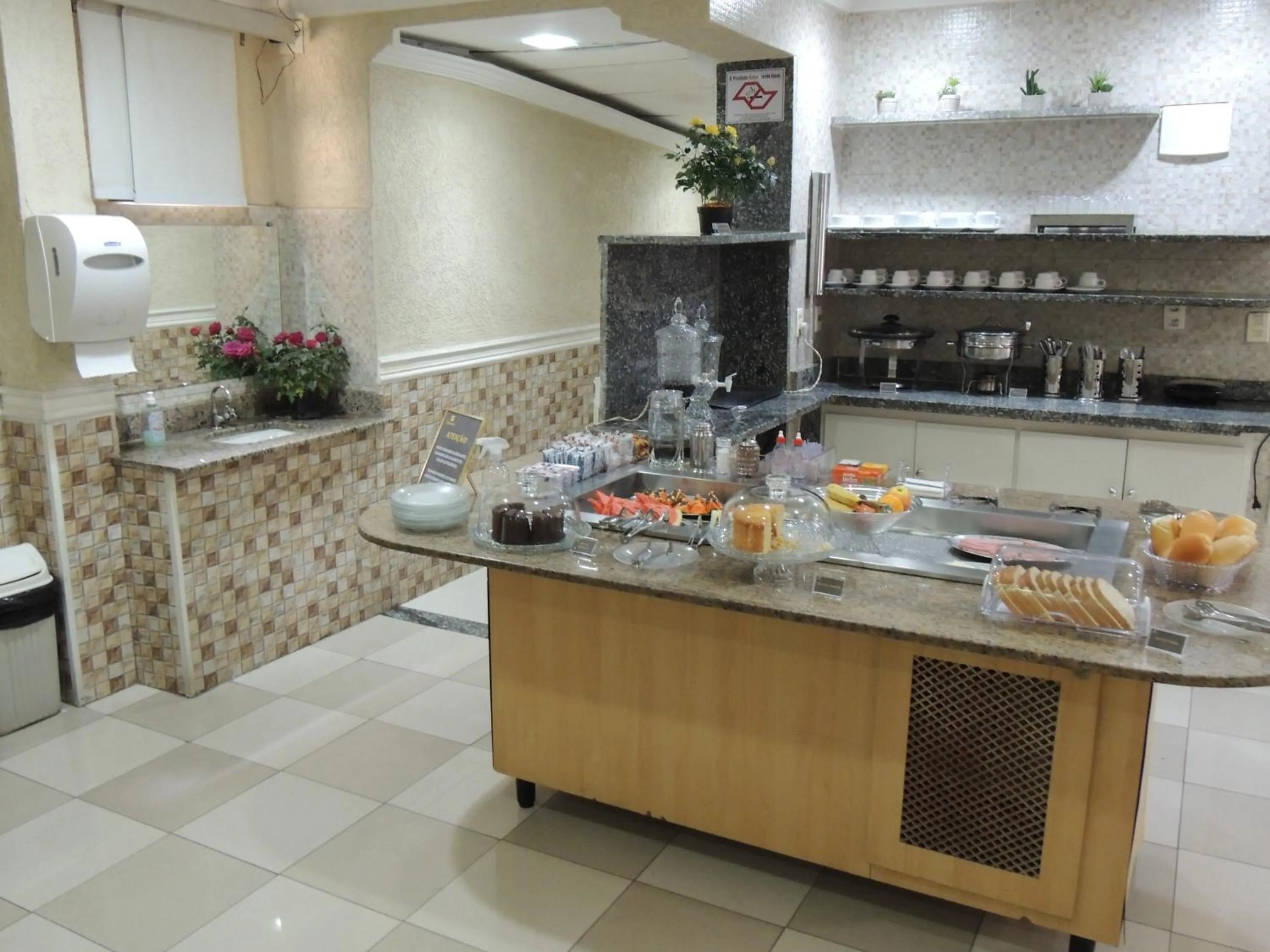 Buffet breakfast in Hotel Ourinhos - Centro de São Paulo - Próximo 25 de Março e Brás