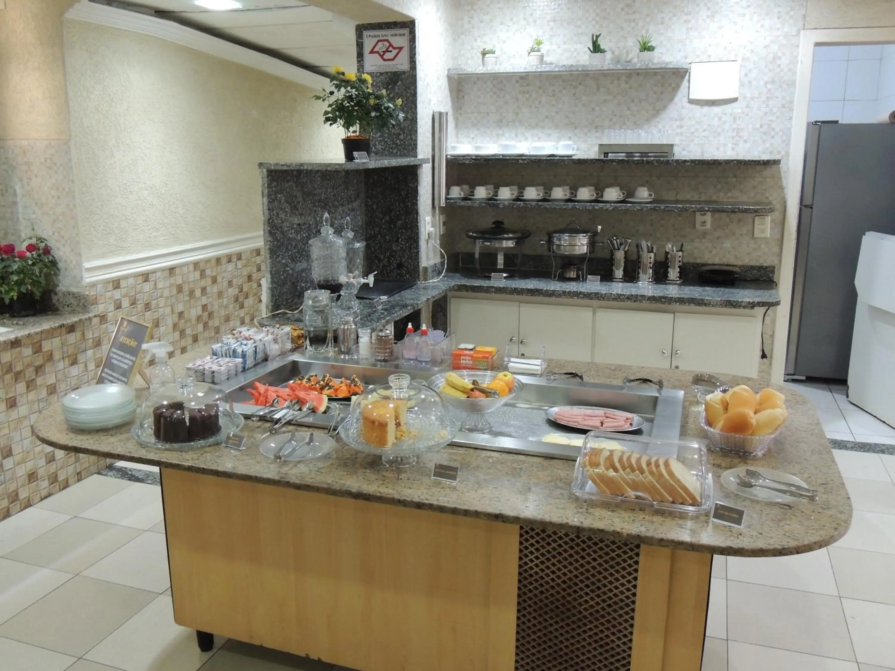 Breakfast in Hotel Ourinhos - Centro de São Paulo - Próximo 25 de Março e Brás