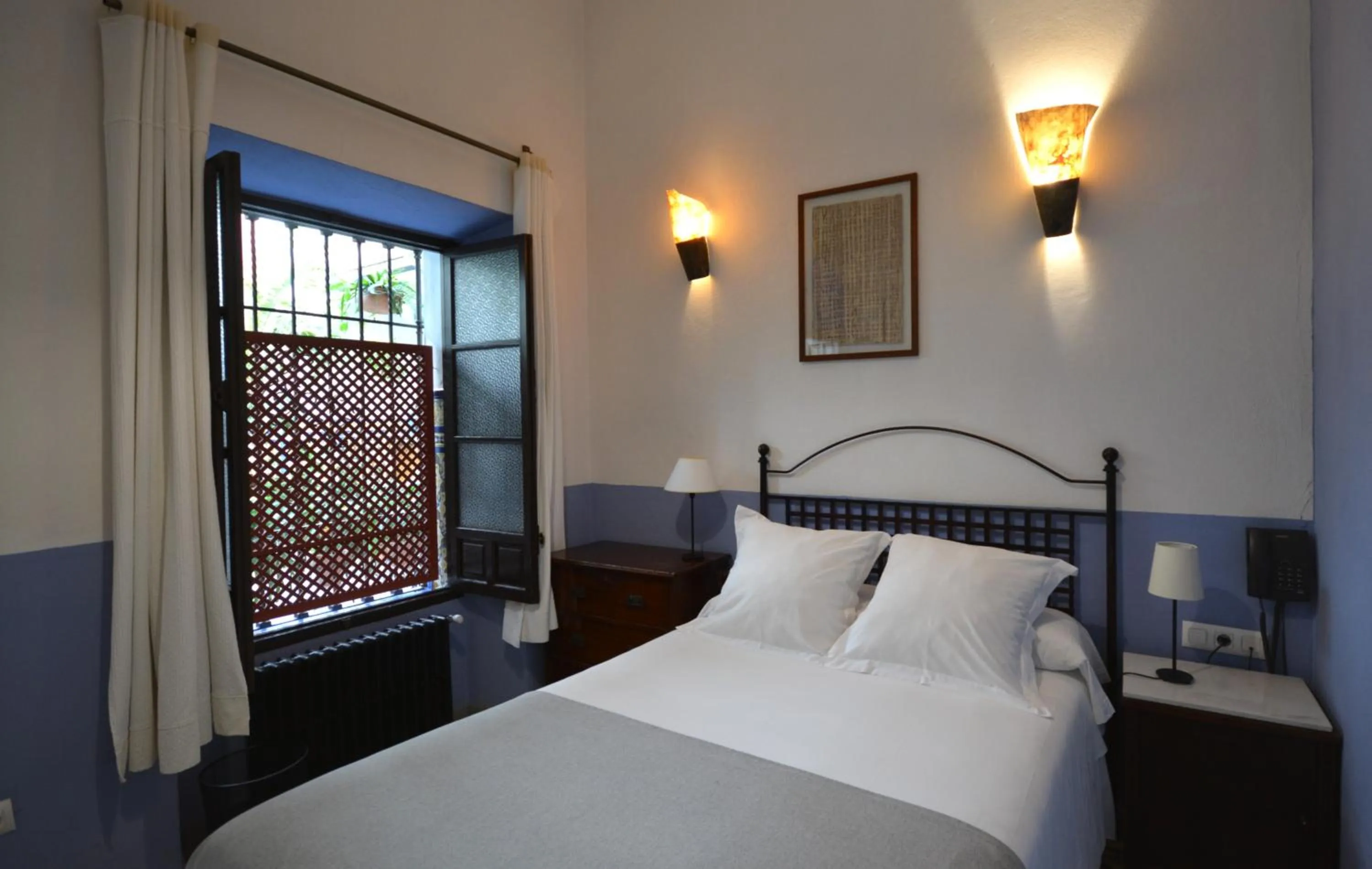 Facility for disabled guests, Bed in Hotel Casa de los Azulejos
