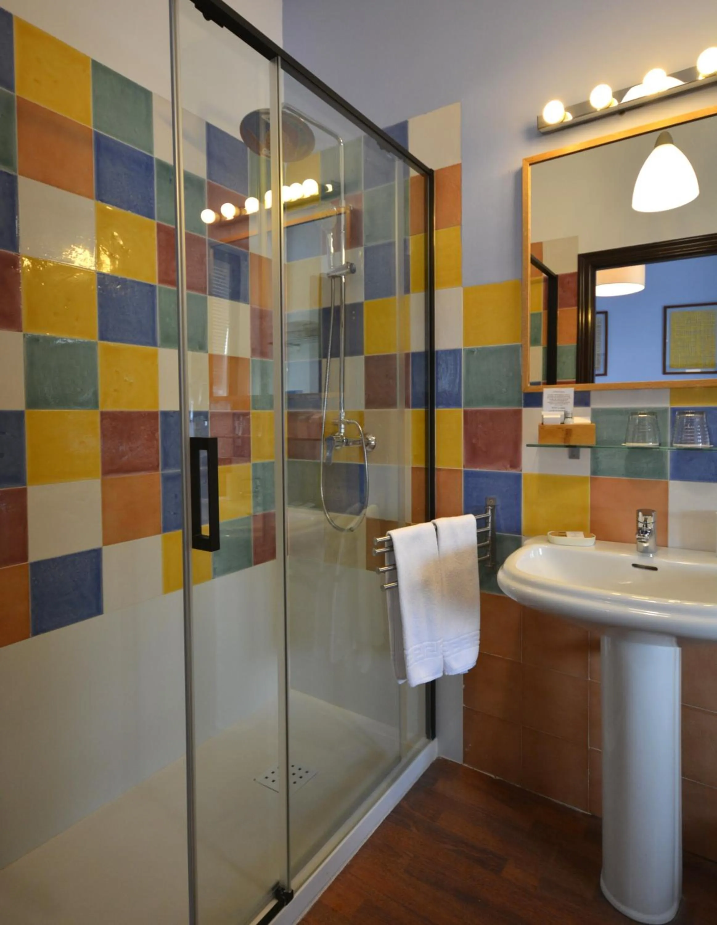 Shower in Hotel Casa de los Azulejos