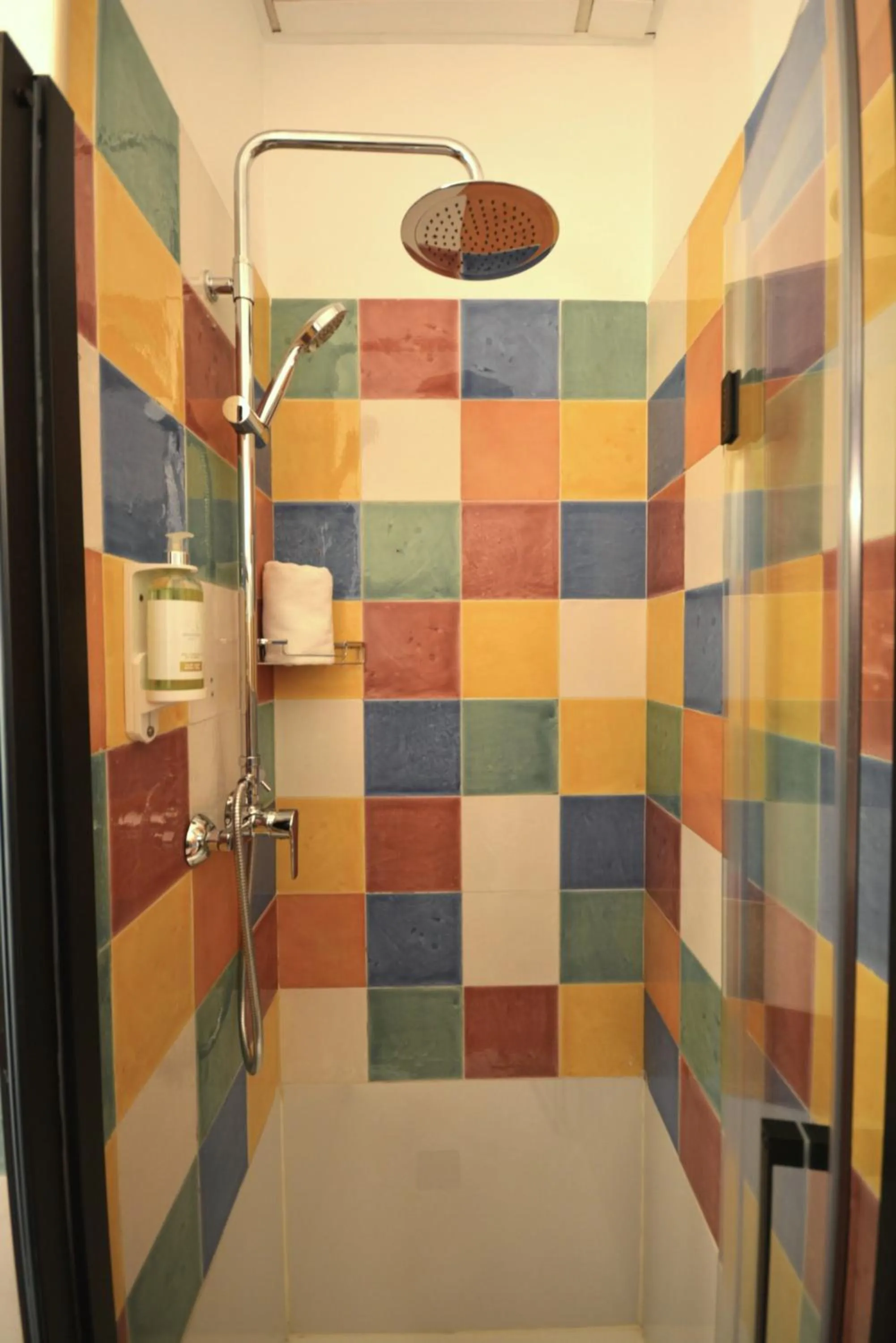 Shower in Hotel Casa de los Azulejos