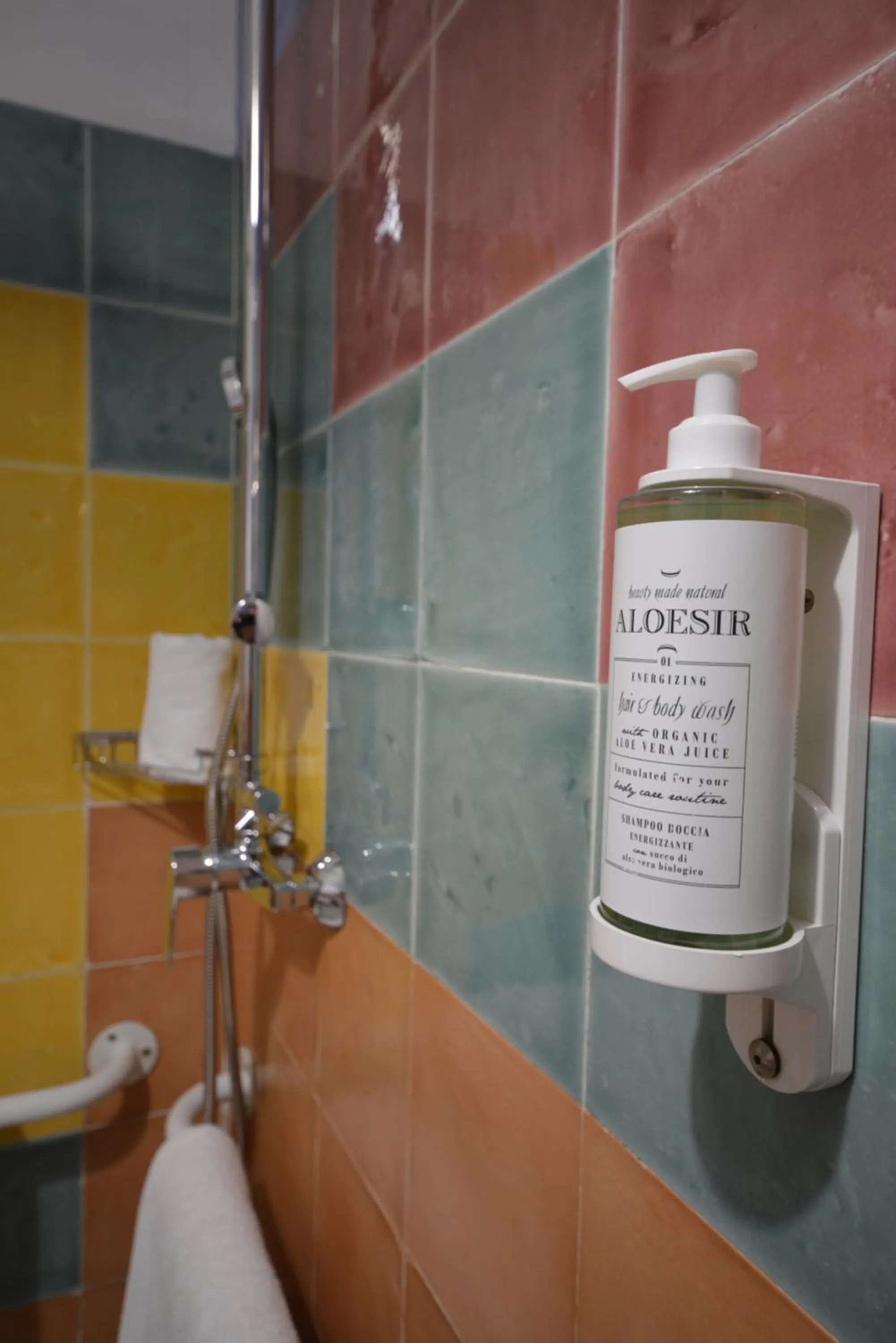 Shower in Hotel Casa de los Azulejos