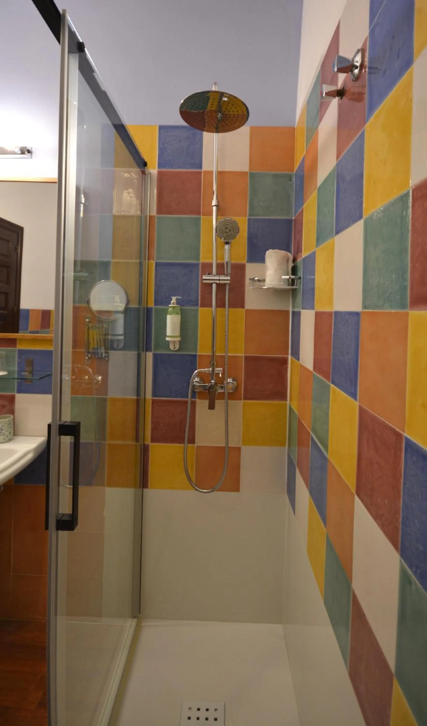 Shower in Hotel Casa de los Azulejos