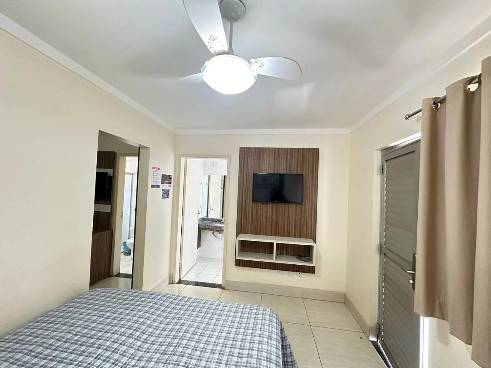 Photo of the whole room, Bed in Lacqua diRoma II