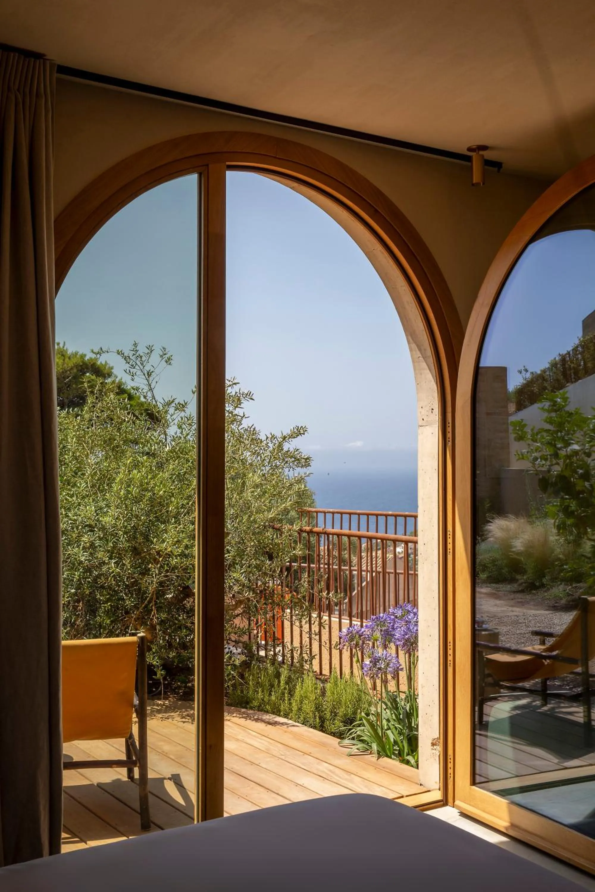 Garden in Hôtel Mylos - Cargèse, Piscine Intérieure et Extérieure