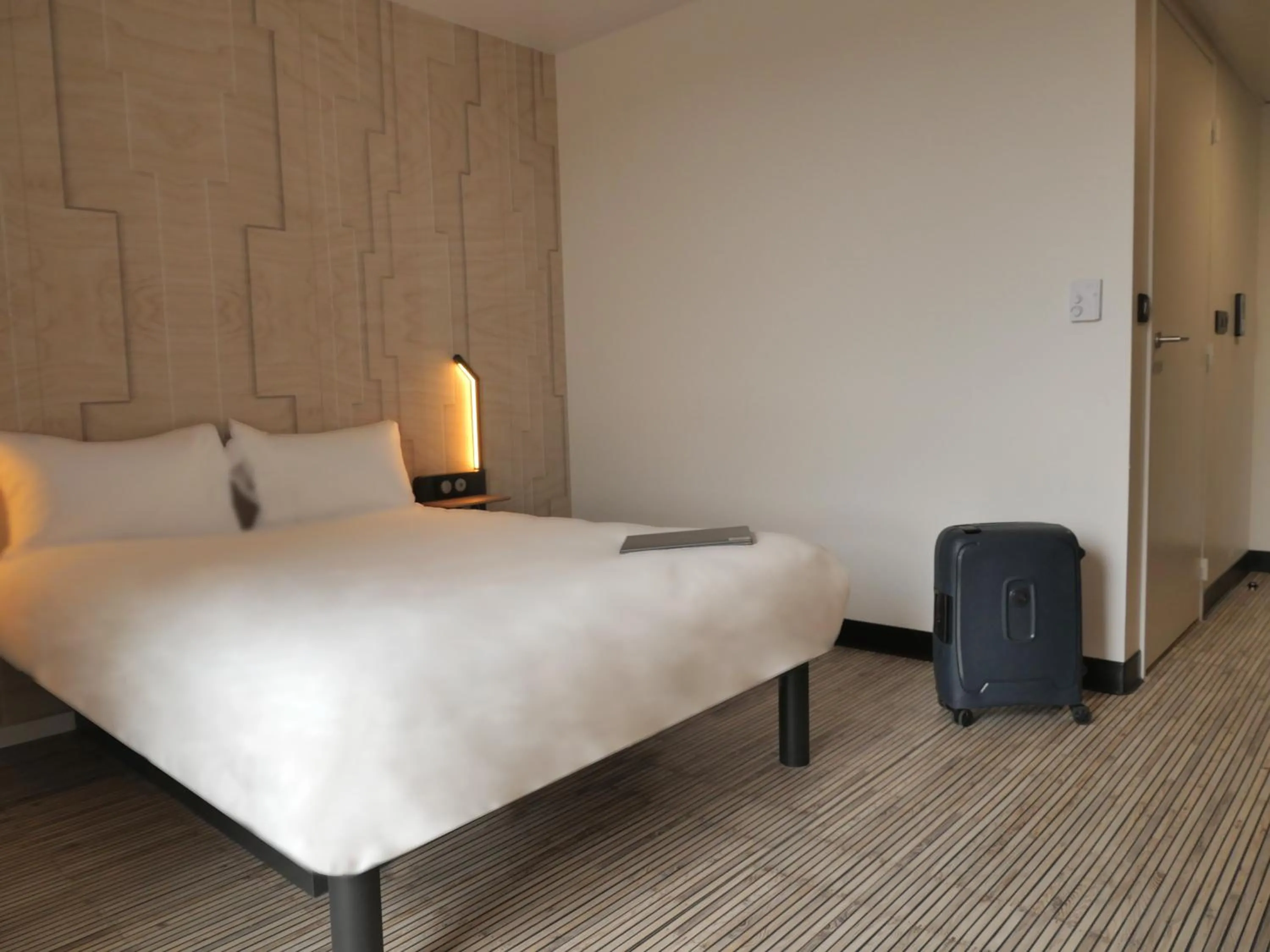 Bedroom, Bed in B&B HOTEL Carcassonne Rocadest La Cité