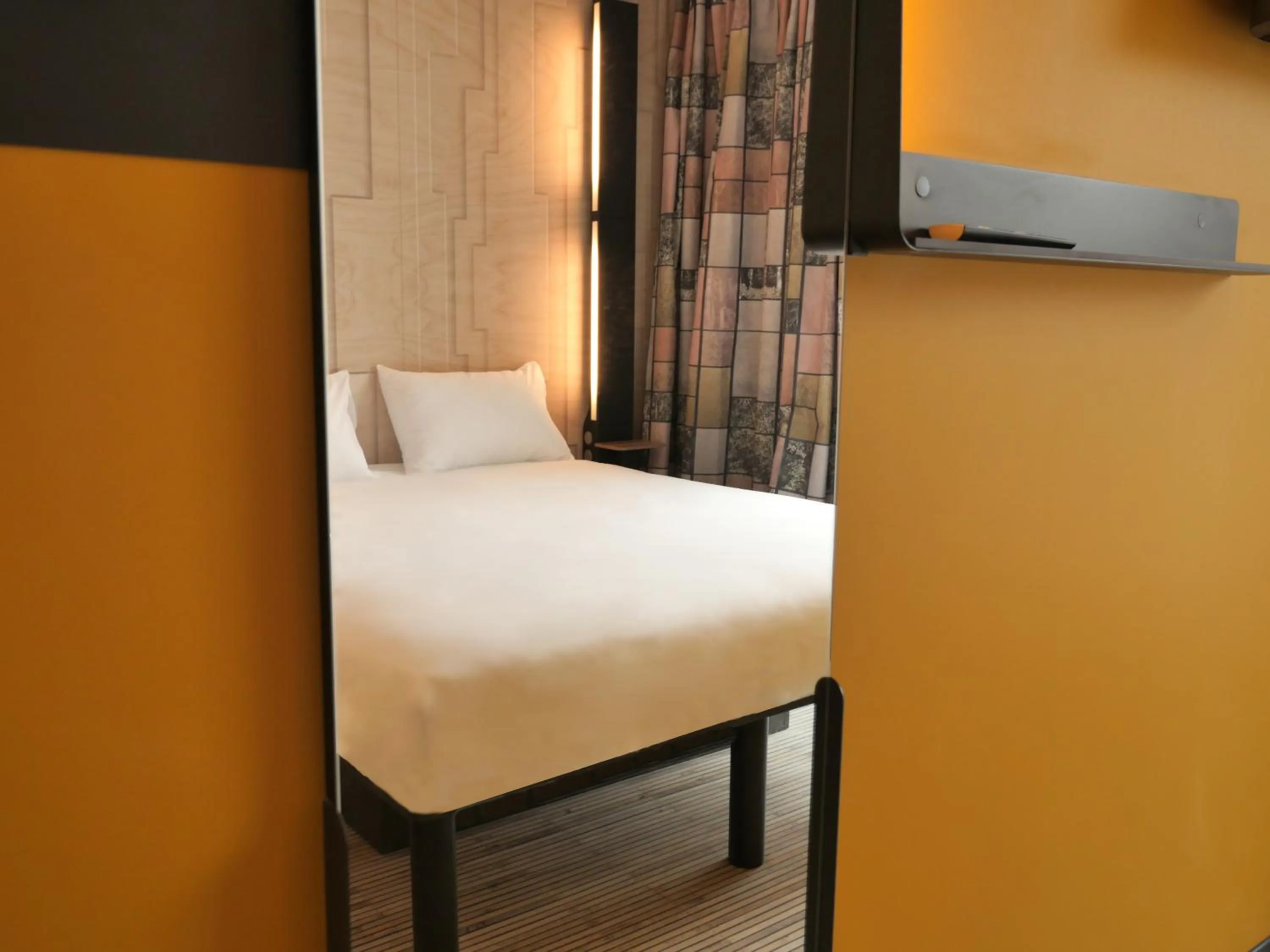 Bedroom, Bed in B&B HOTEL Carcassonne Rocadest La Cité