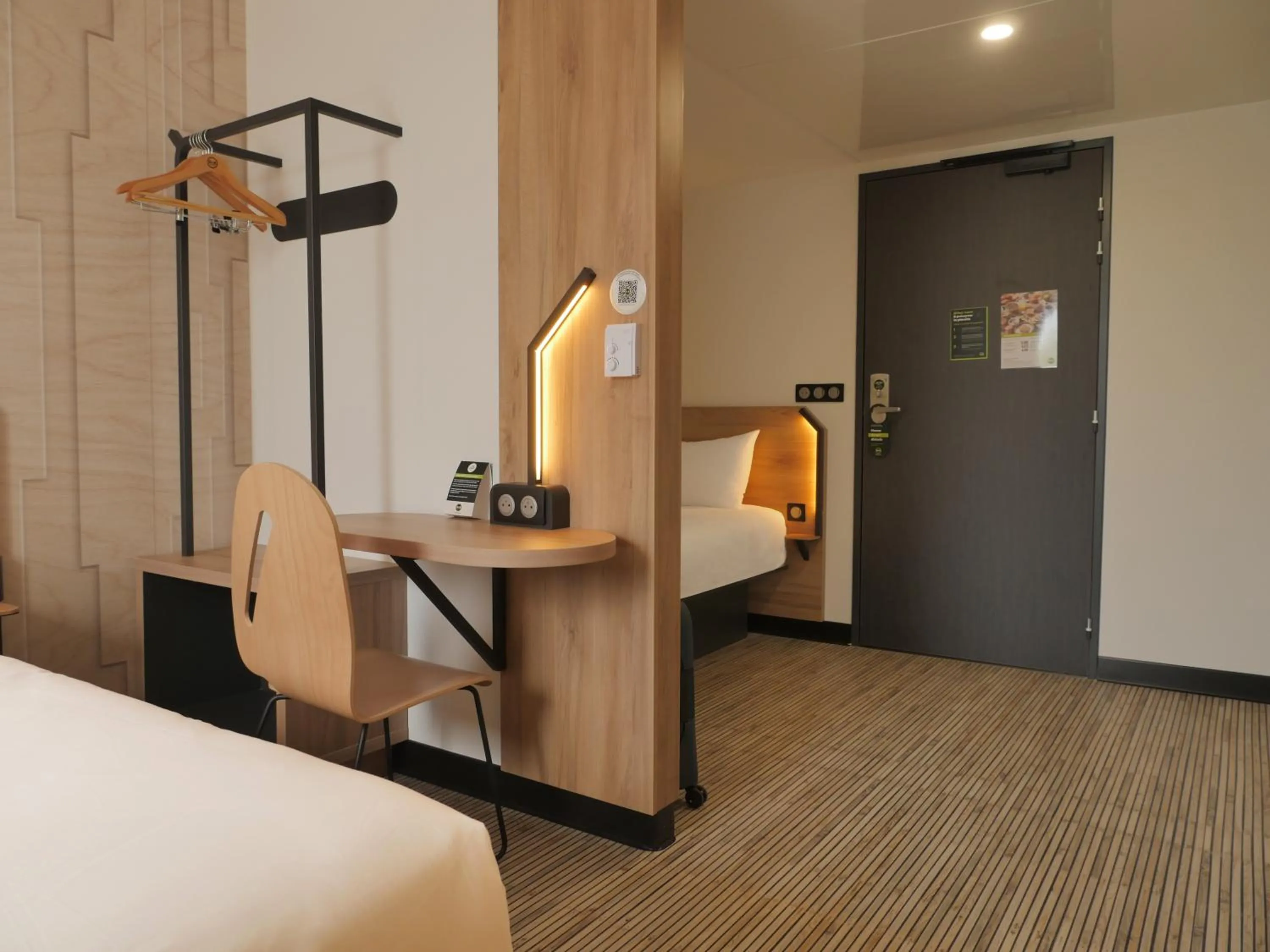 Photo of the whole room, Bed in B&B HOTEL Carcassonne Rocadest La Cité