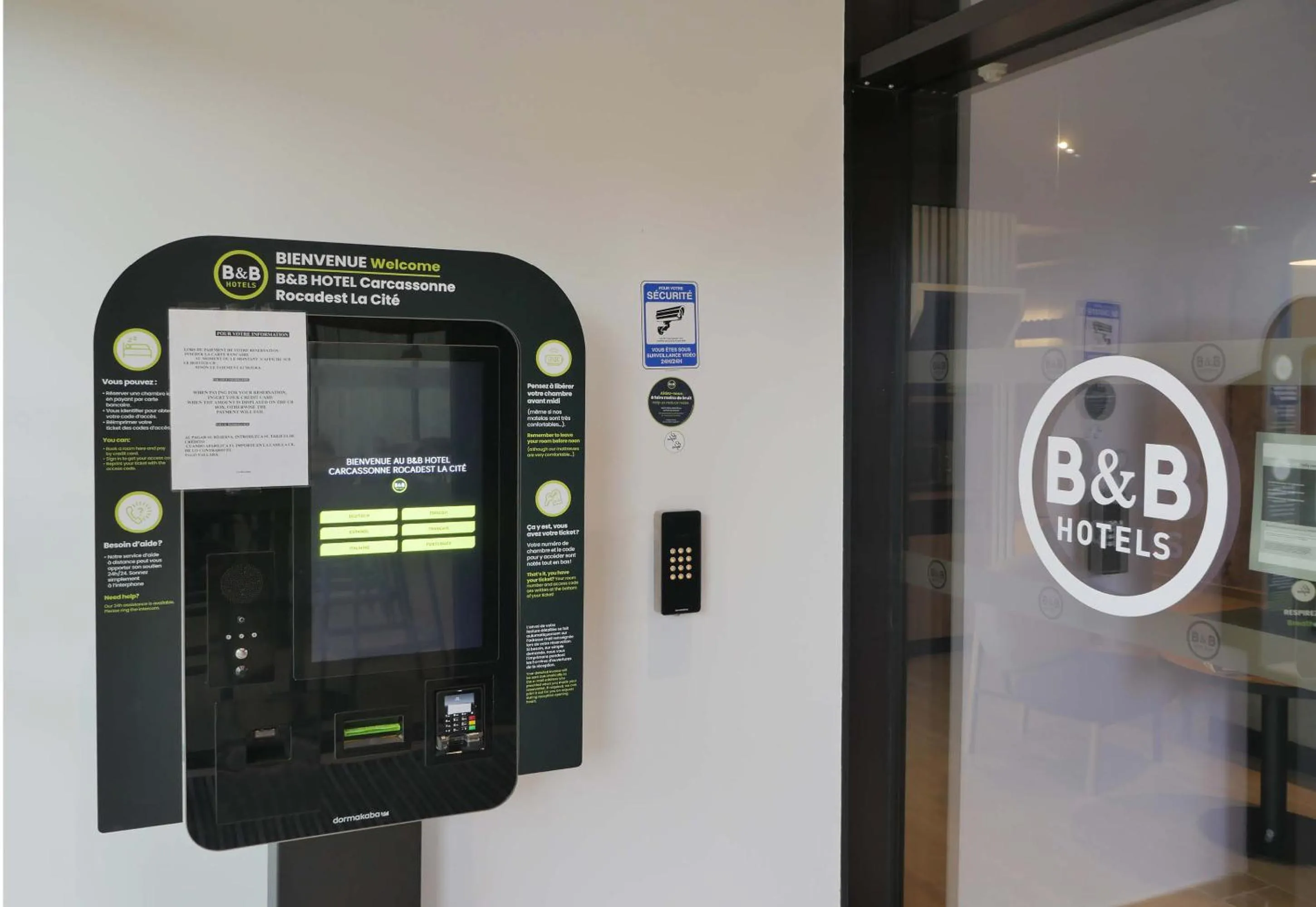 Facade/entrance in B&B HOTEL Carcassonne Rocadest La Cité