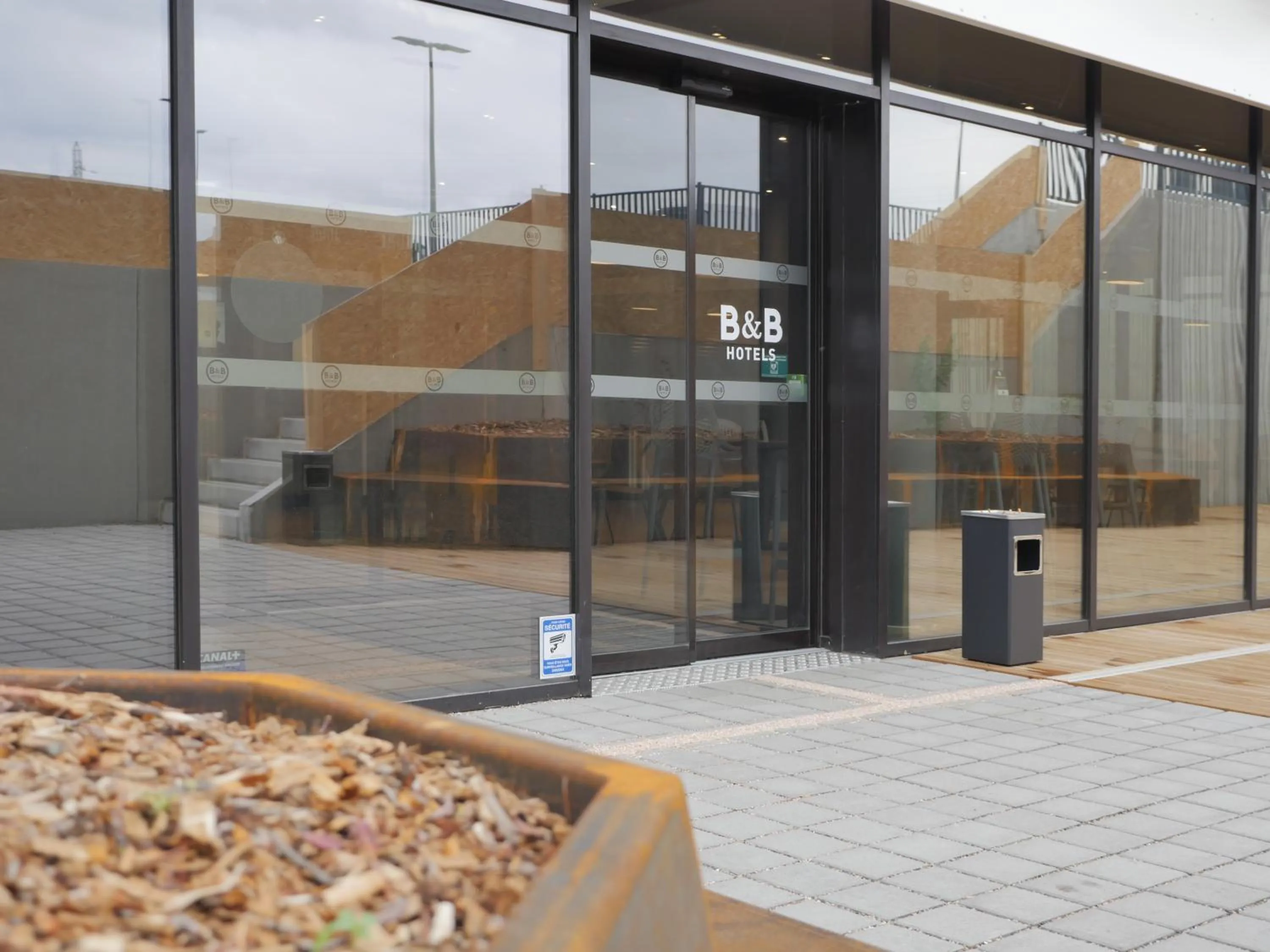 Property building in B&B HOTEL Carcassonne Rocadest La Cité