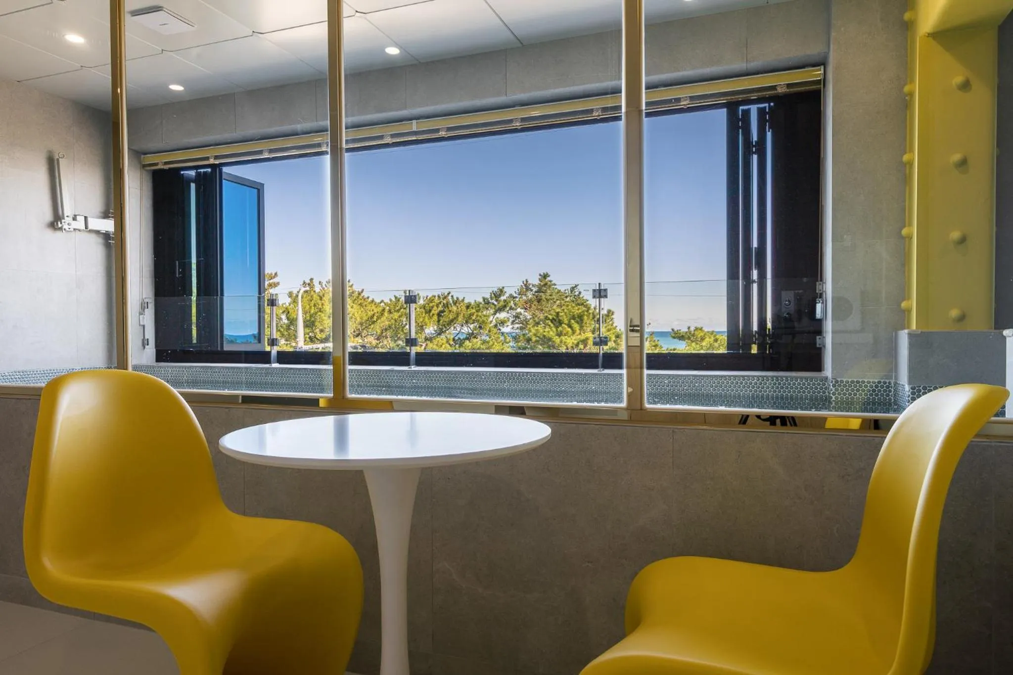 Seating area in From H Brown Dot Hotel Gyeongju Yangnam