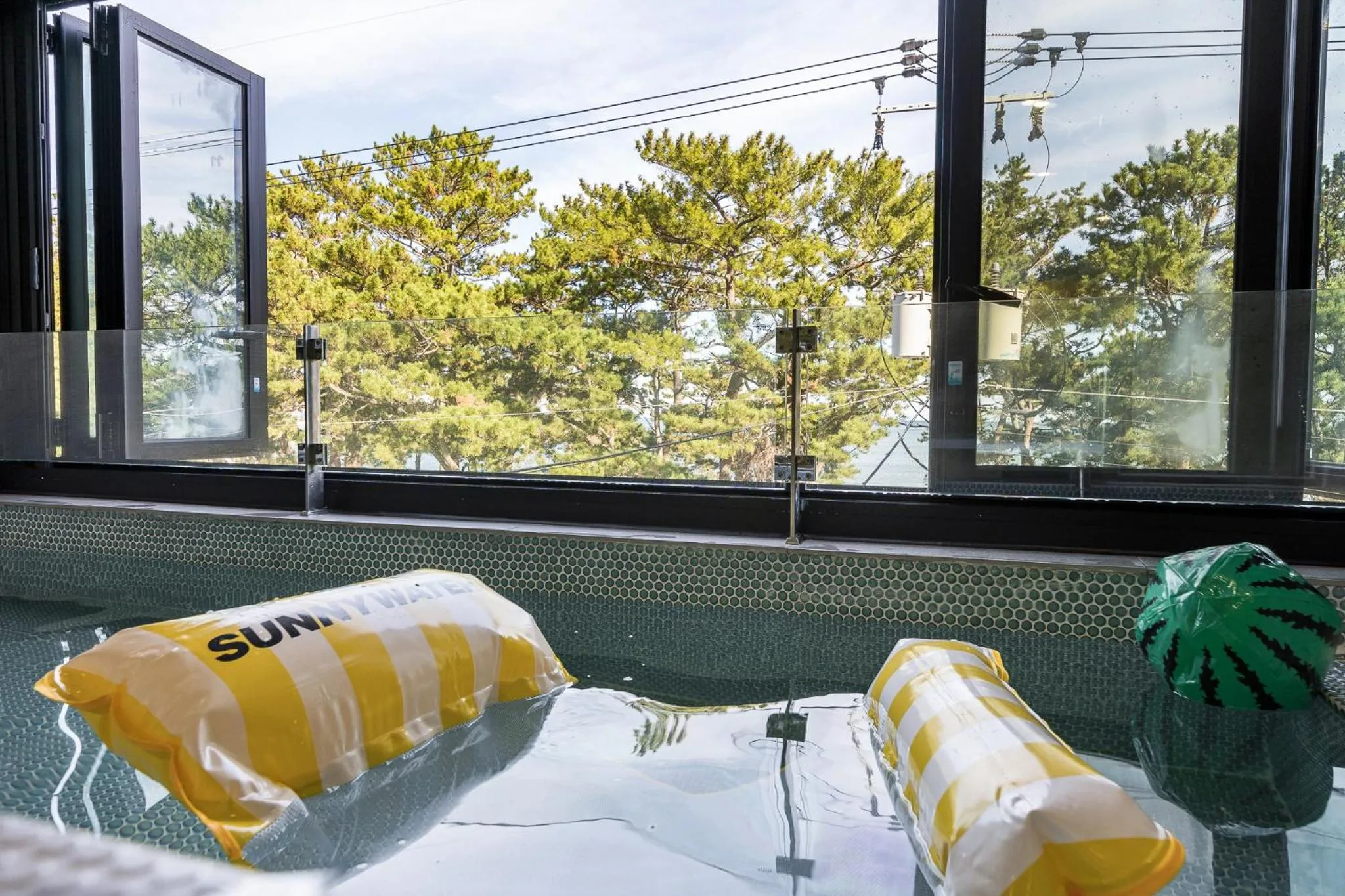 Swimming pool, Bed in From H Brown Dot Hotel Gyeongju Yangnam