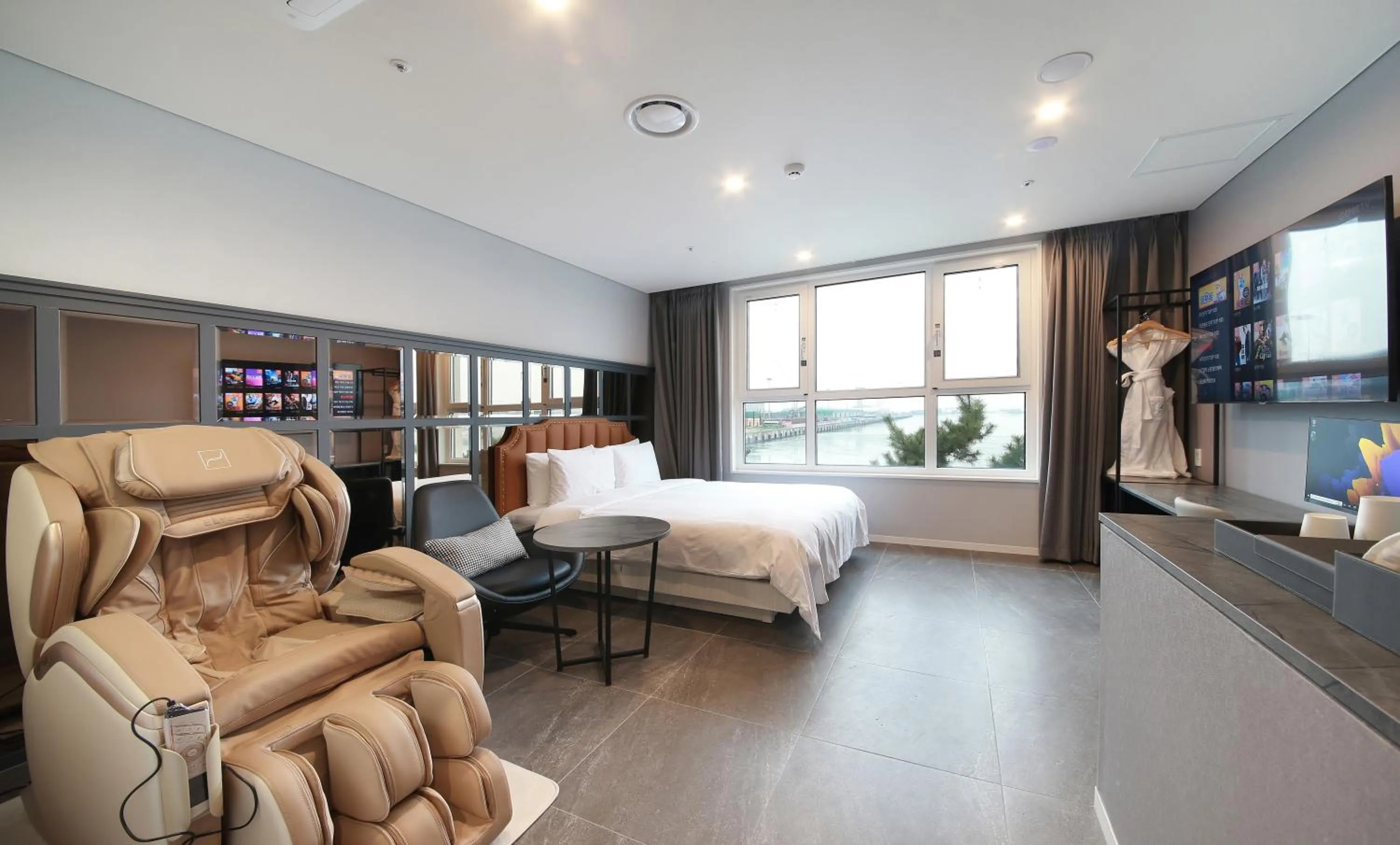 Bedroom, Bed in Restia Incheon Bay Hotel