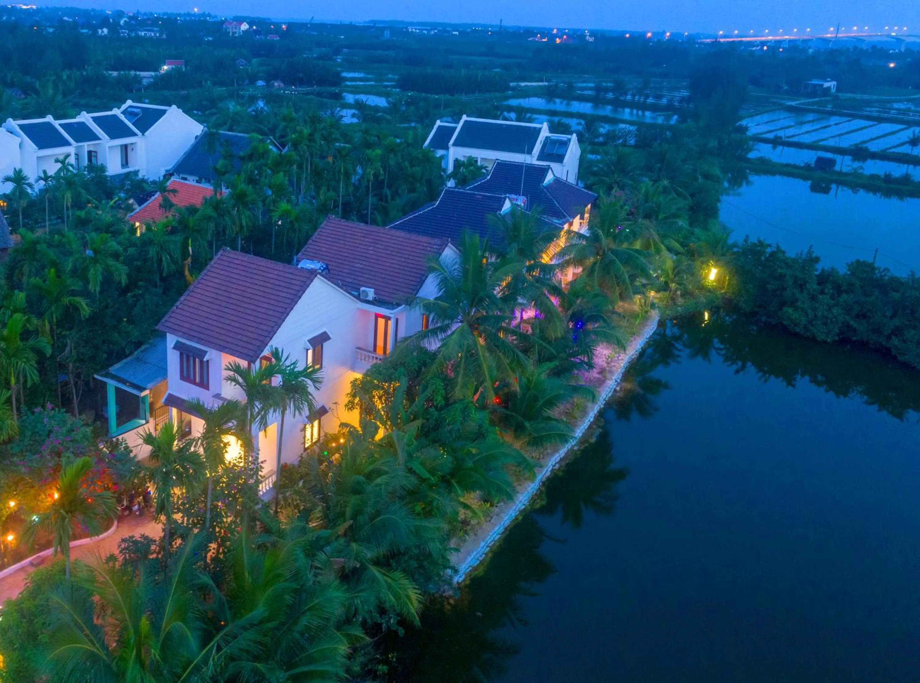 Bird's eye view, Bird's-eye View in Luna Villa