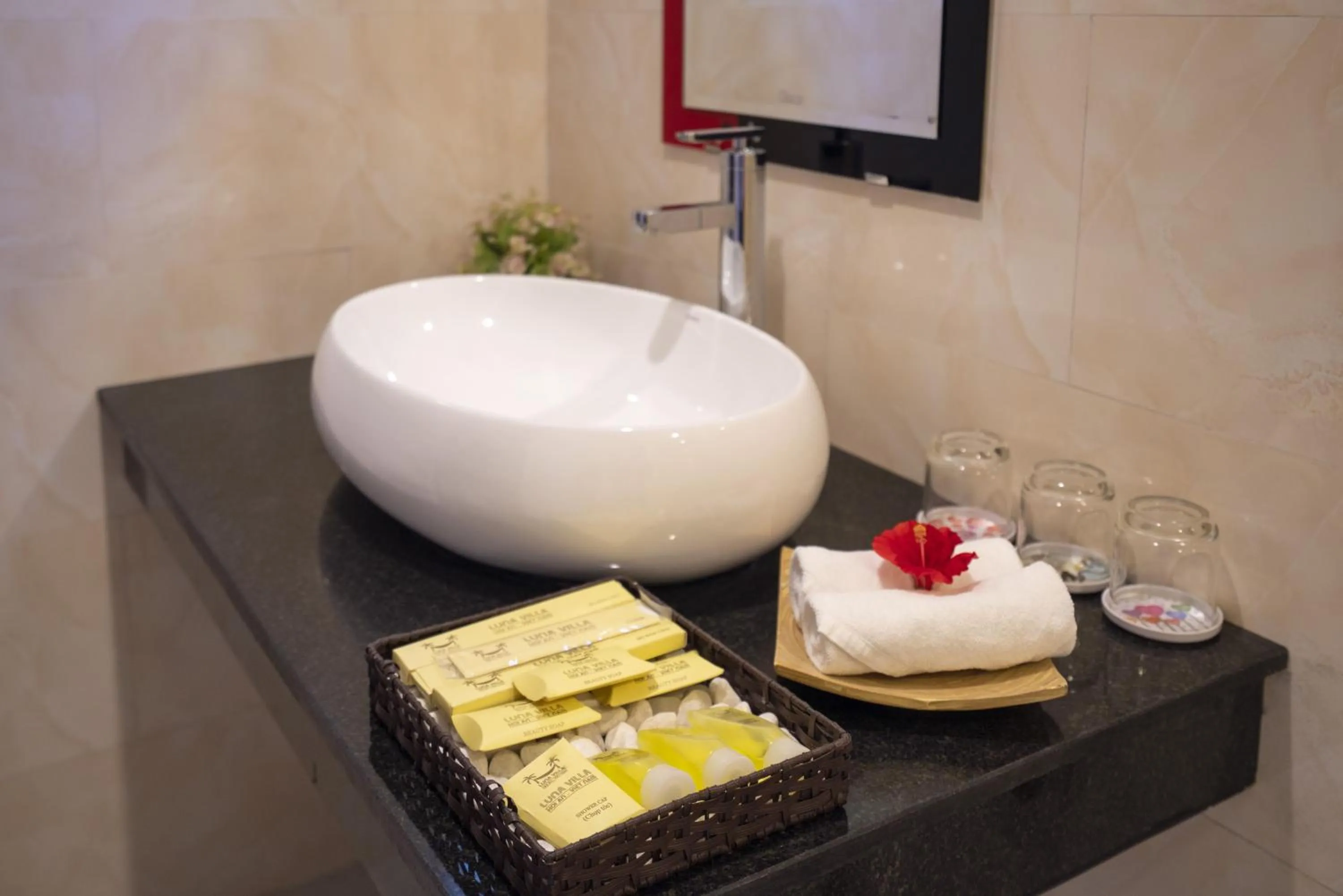 Shower, Bathroom in Luna Villa
