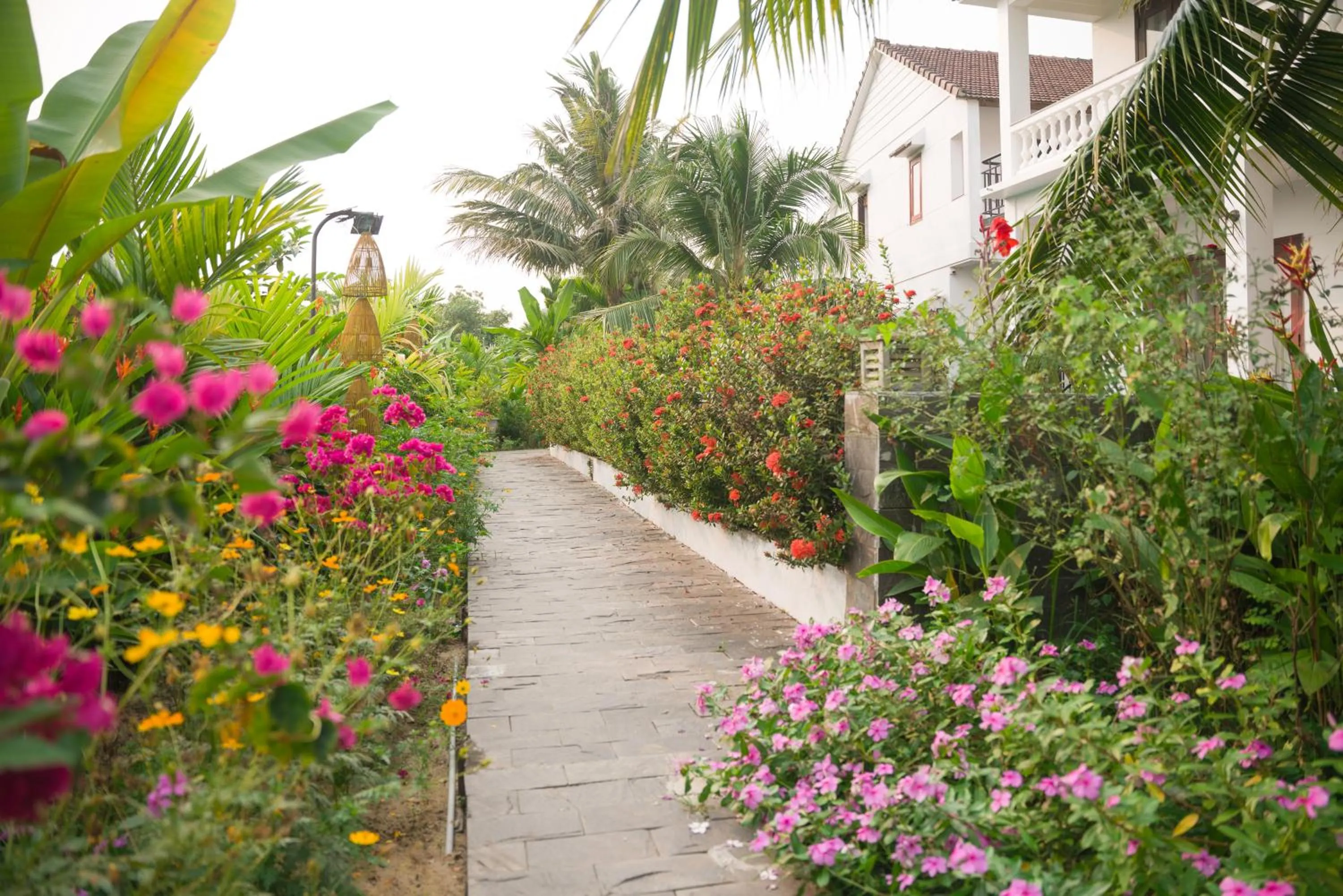 Facade/entrance, Garden in Luna Villa
