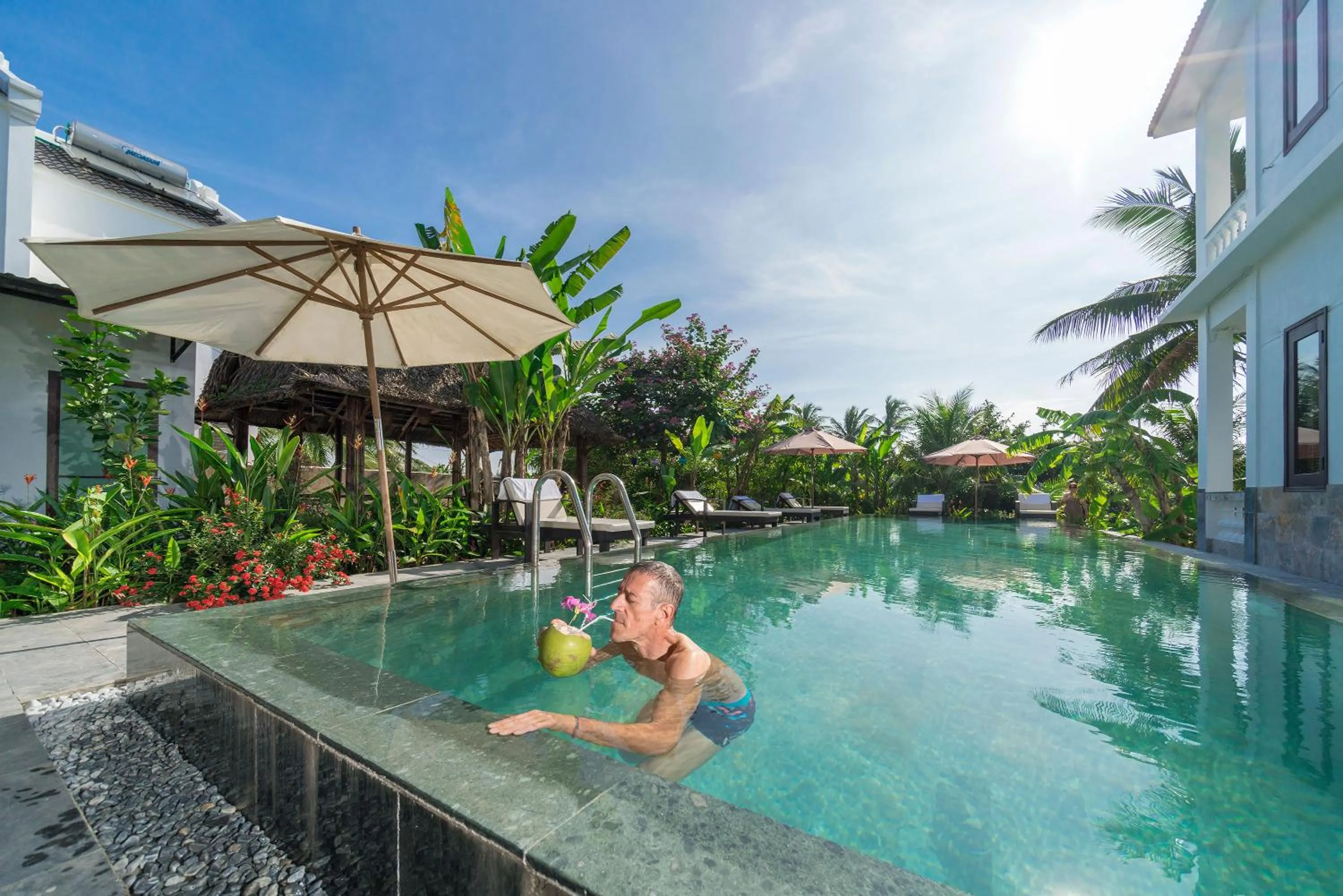 Swimming Pool in Luna Villa