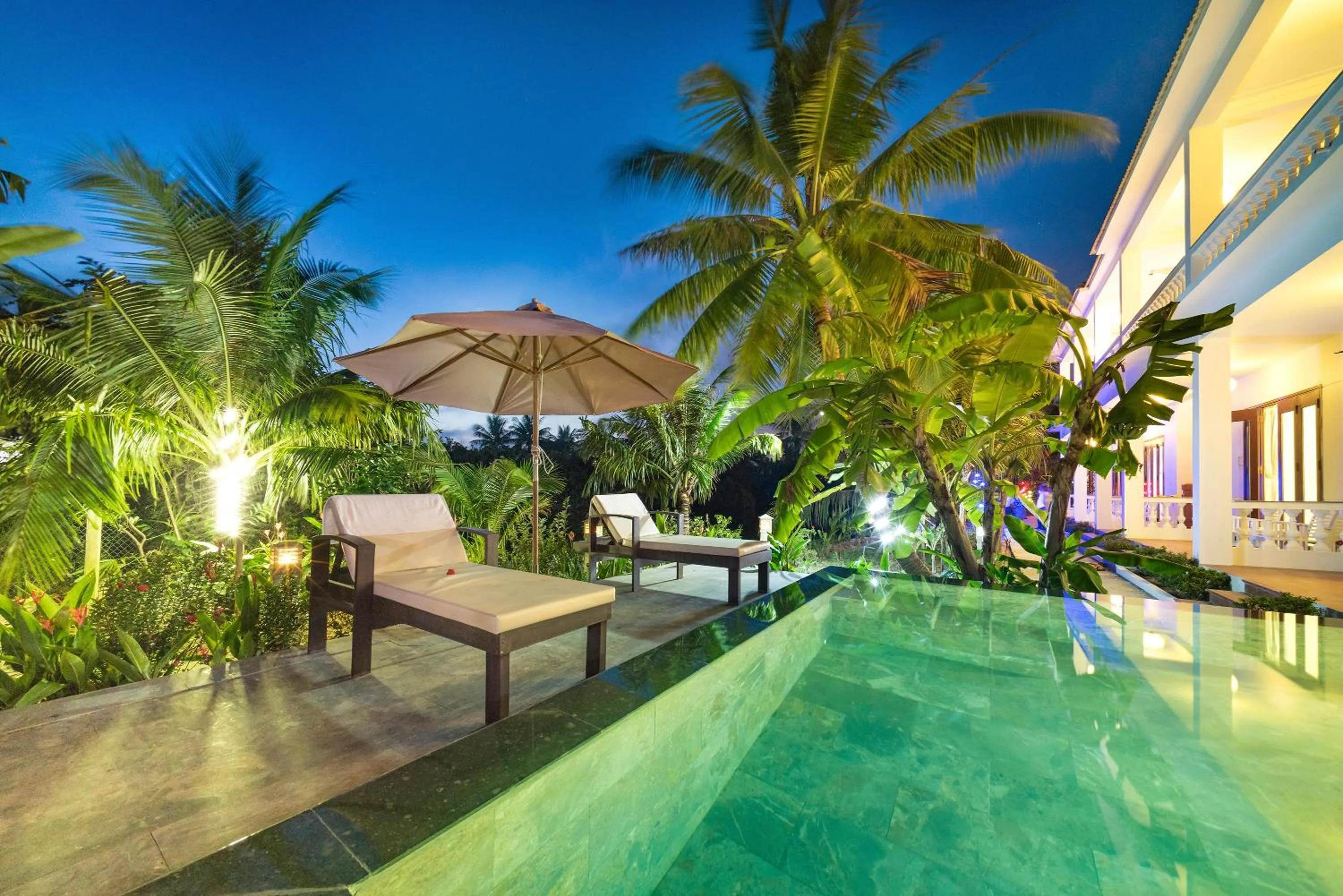 Swimming Pool in Luna Villa