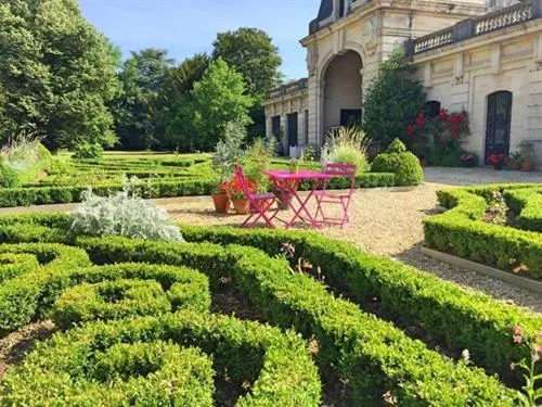 Property building in La Maison Dans le Parc