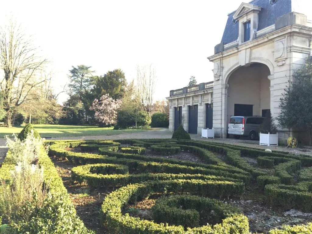 Property building in La Maison Dans le Parc