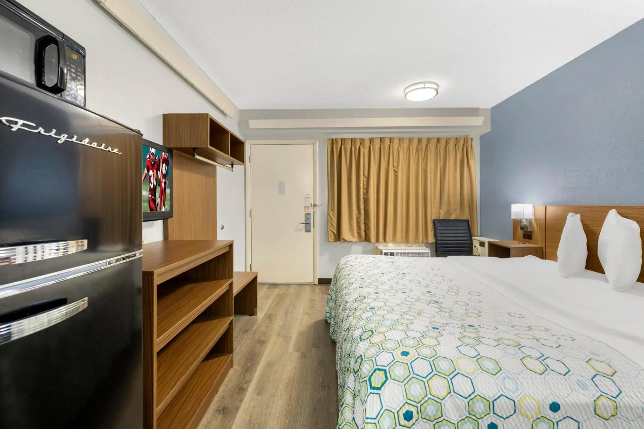 Photo of the whole room, Bed in HomeTowne Studios by Red Roof Buffalo - Niagara Airport