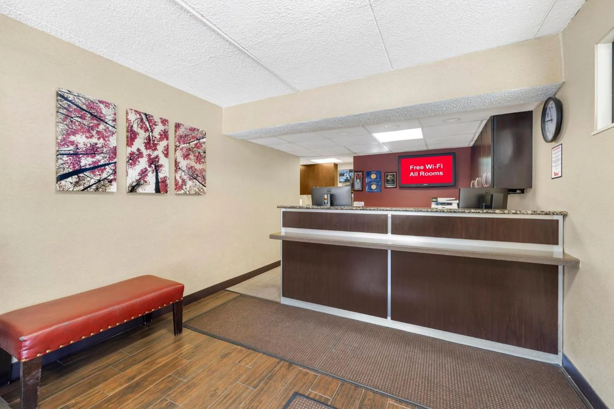 Lobby or reception in HomeTowne Studios by Red Roof Buffalo - Niagara Airport