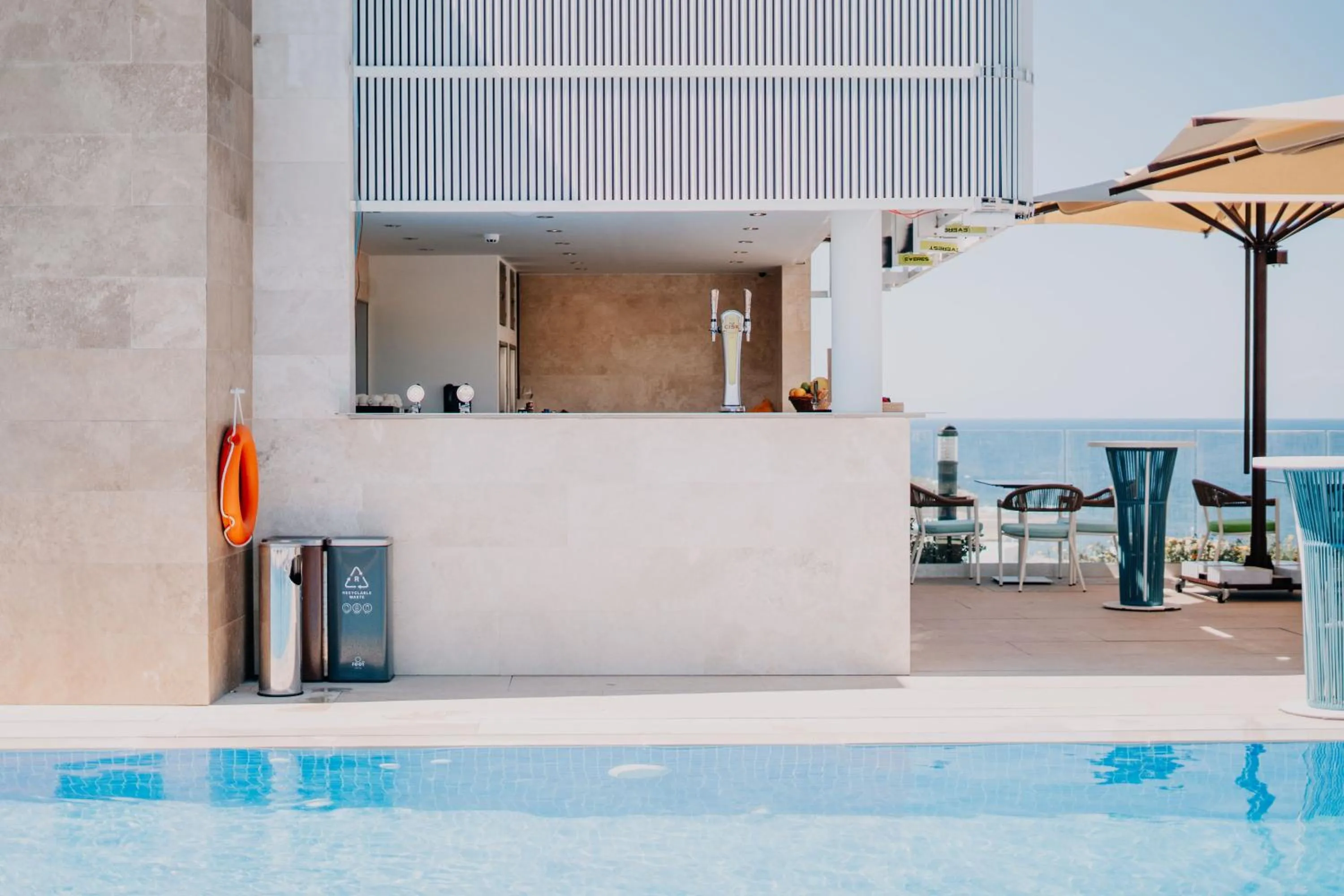 Lounge or bar in Reef Hotel & Spa