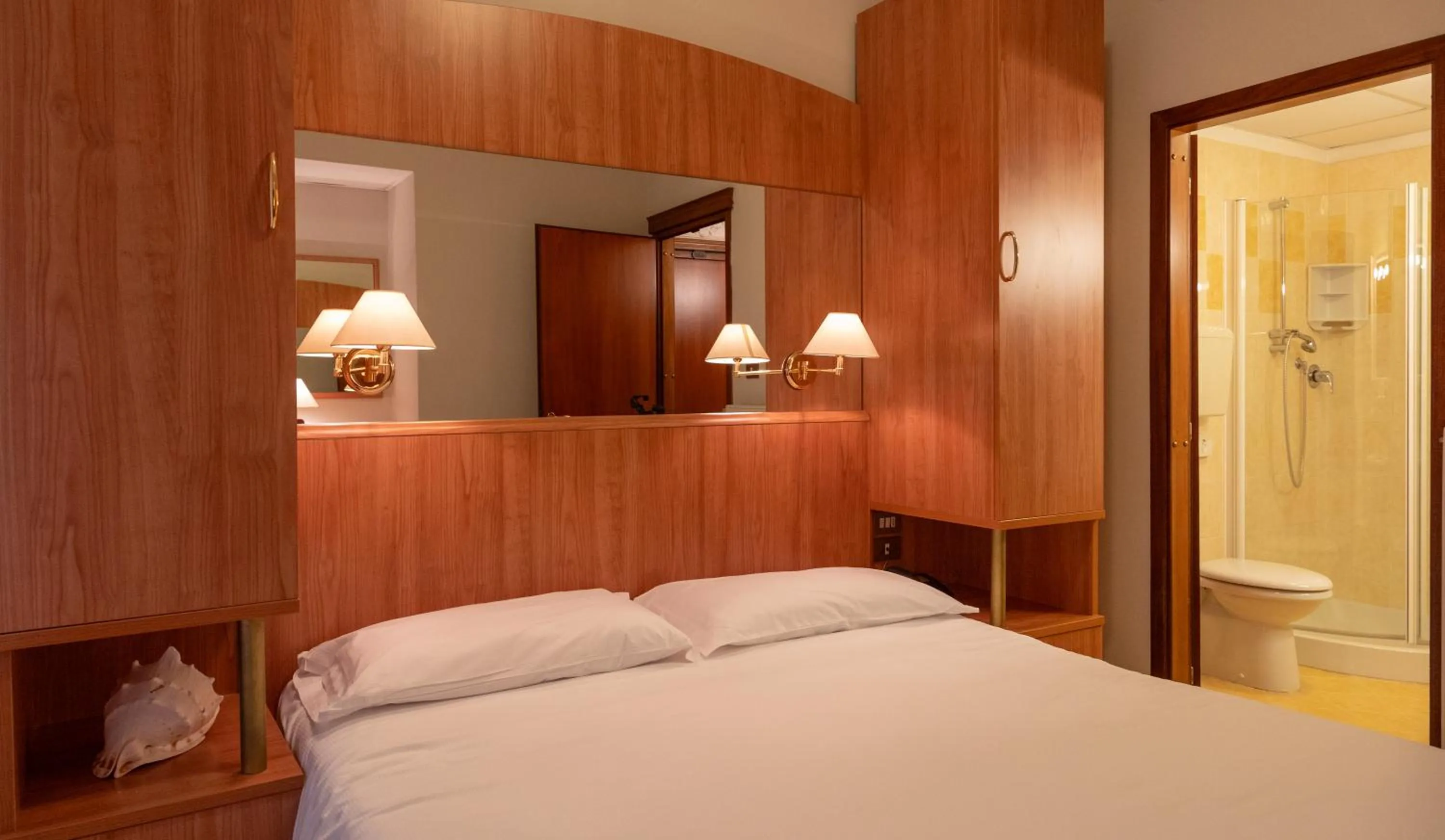 Bedroom, Bed in Hotel Smeraldo