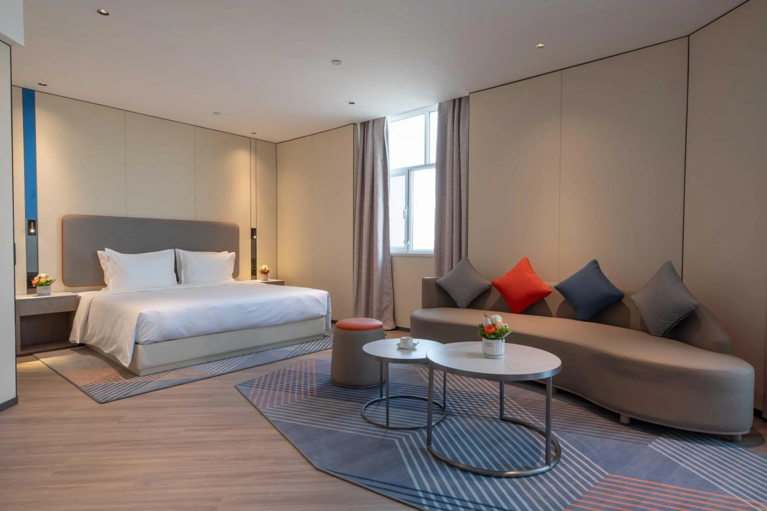 Living room, Bed in Holiday Inn Express Turpan, an IHG Hotel