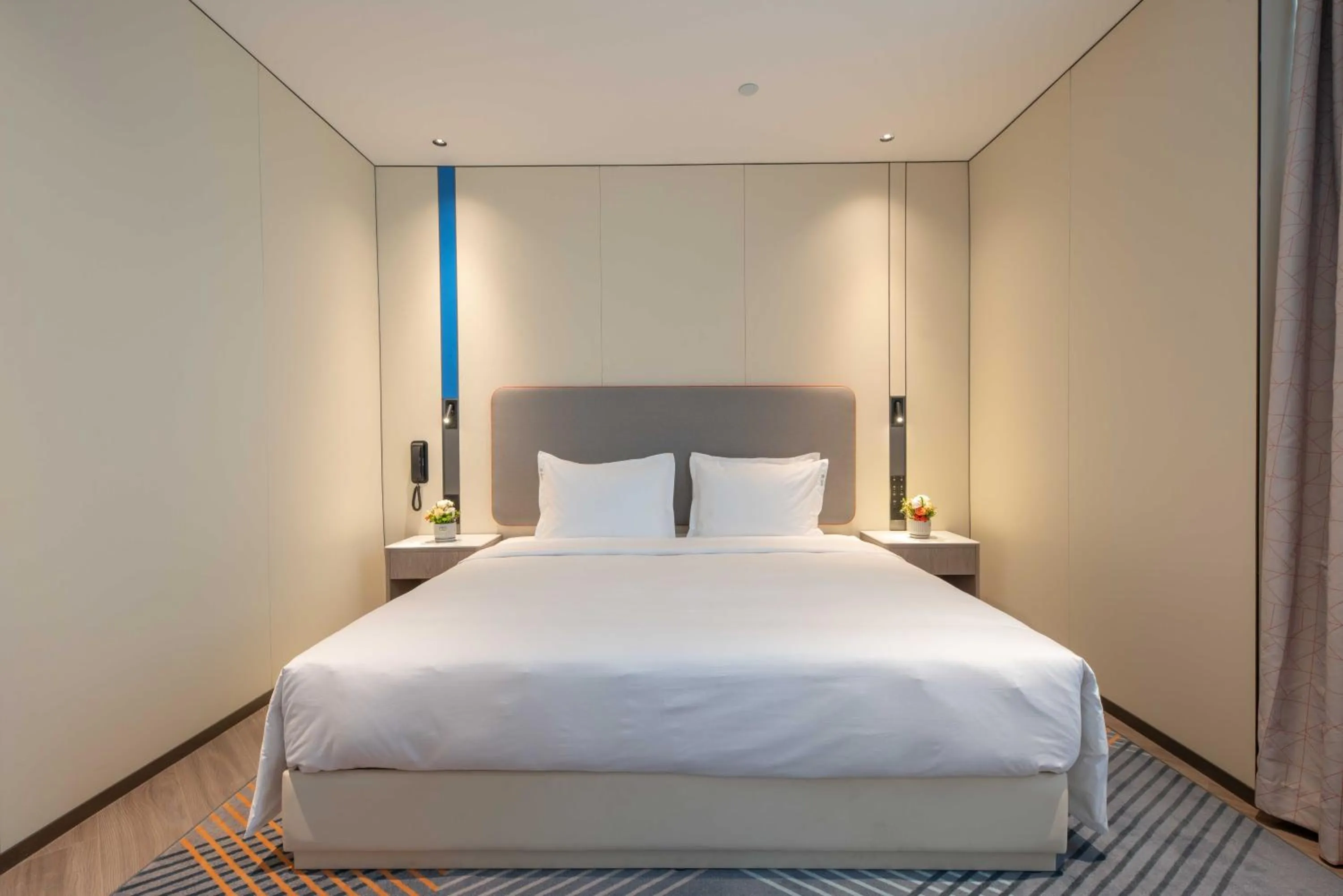 Bed in Holiday Inn Express Turpan, an IHG Hotel