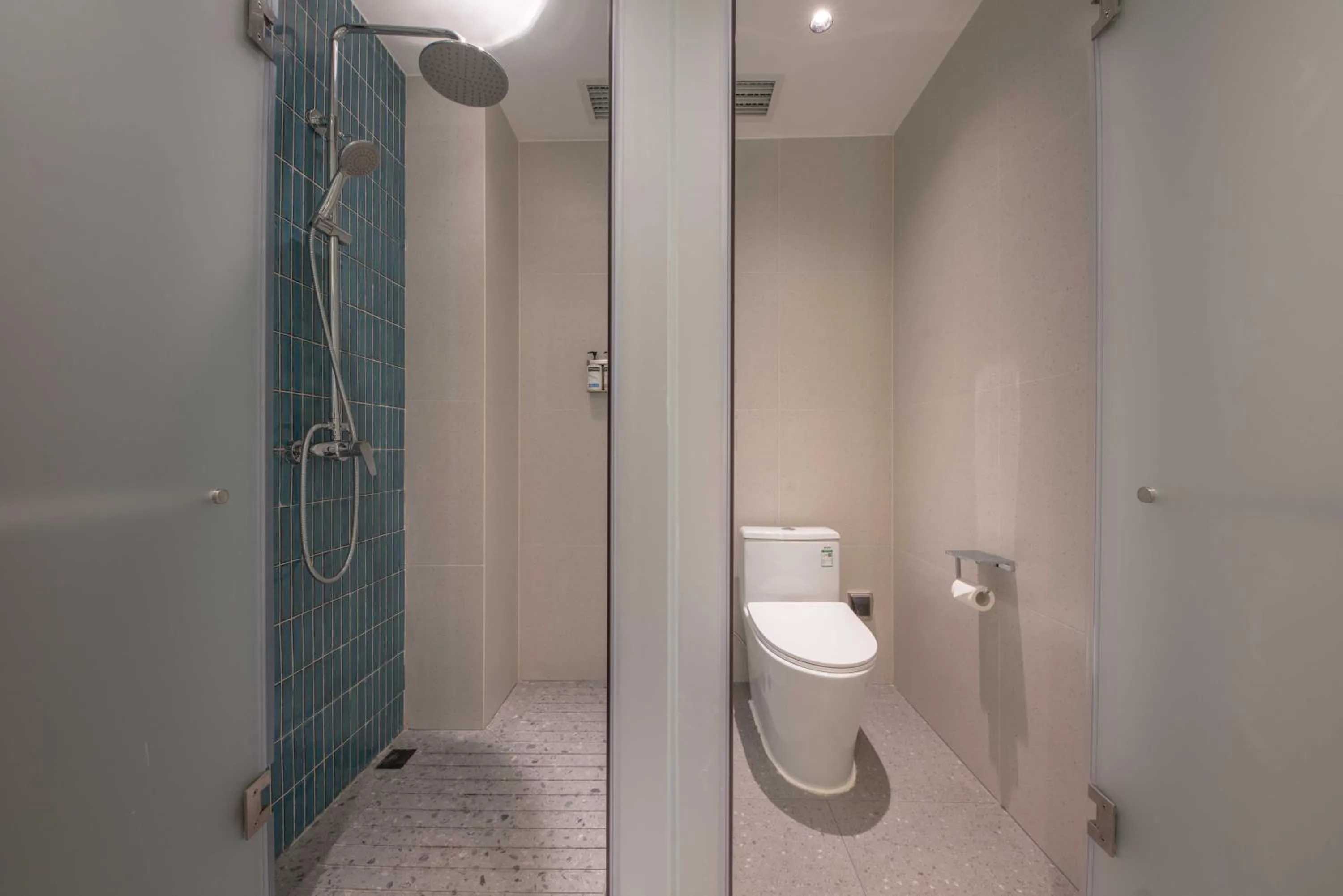 Shower in Holiday Inn Express Turpan, an IHG Hotel