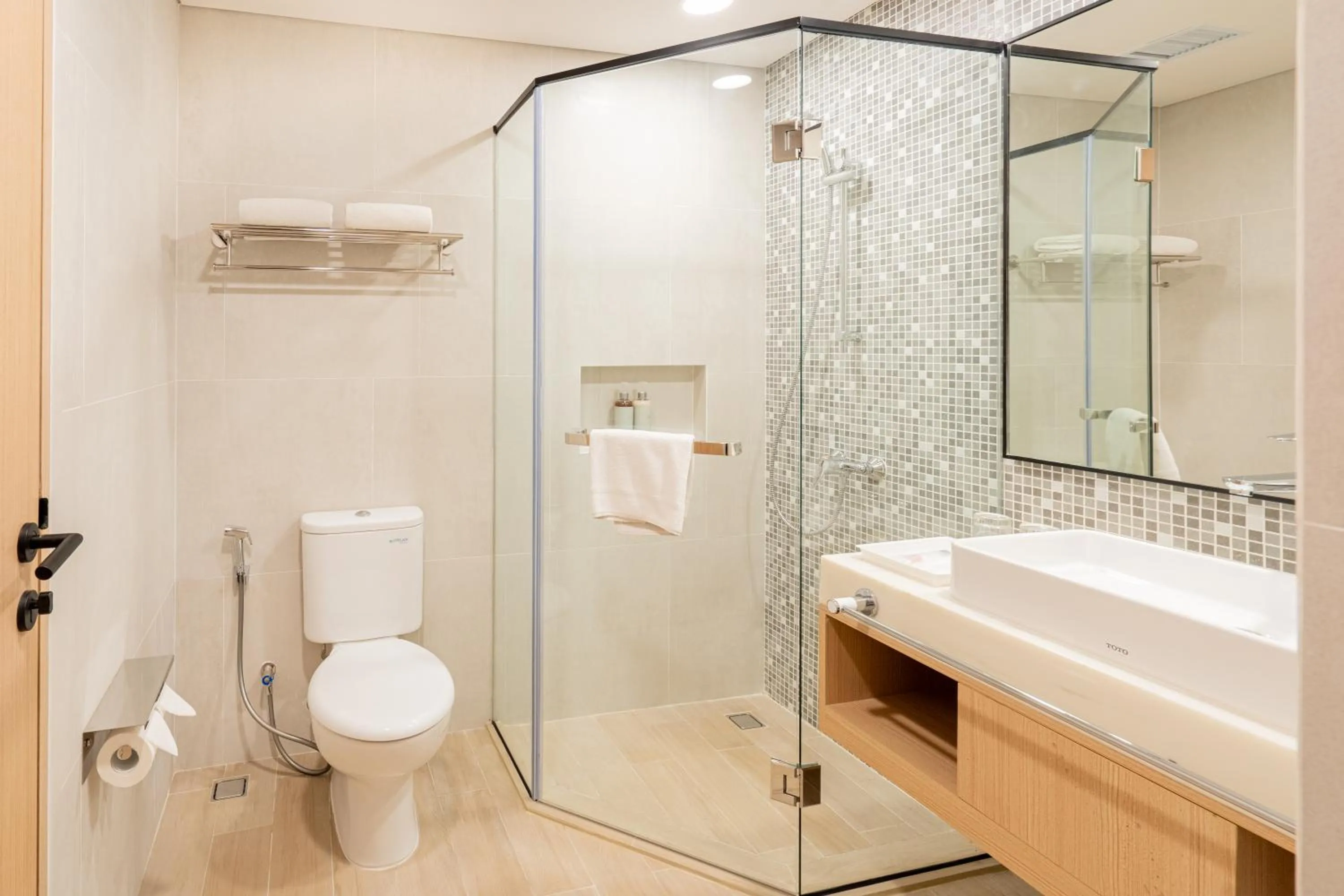Shower in Holiday Inn Express & Suites Banjarmasin by IHG
