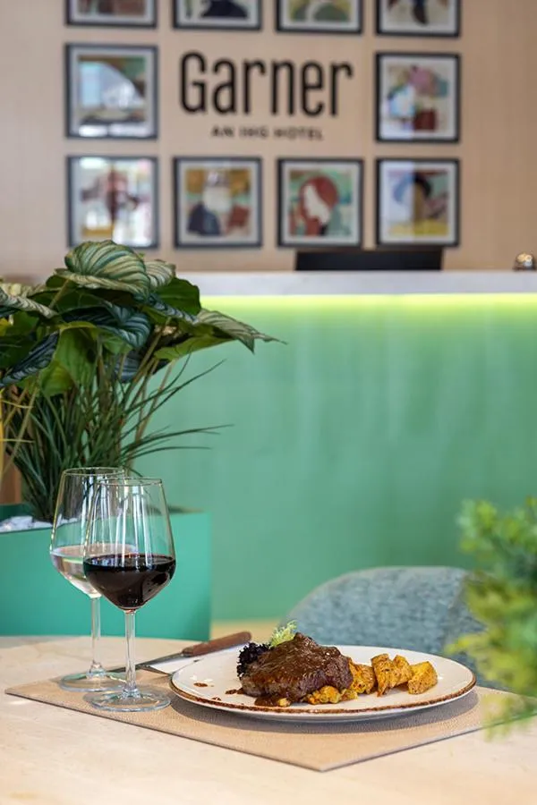 Food and drinks in Garner Hotel Istanbul - Airport Arnavutkoy by IHG