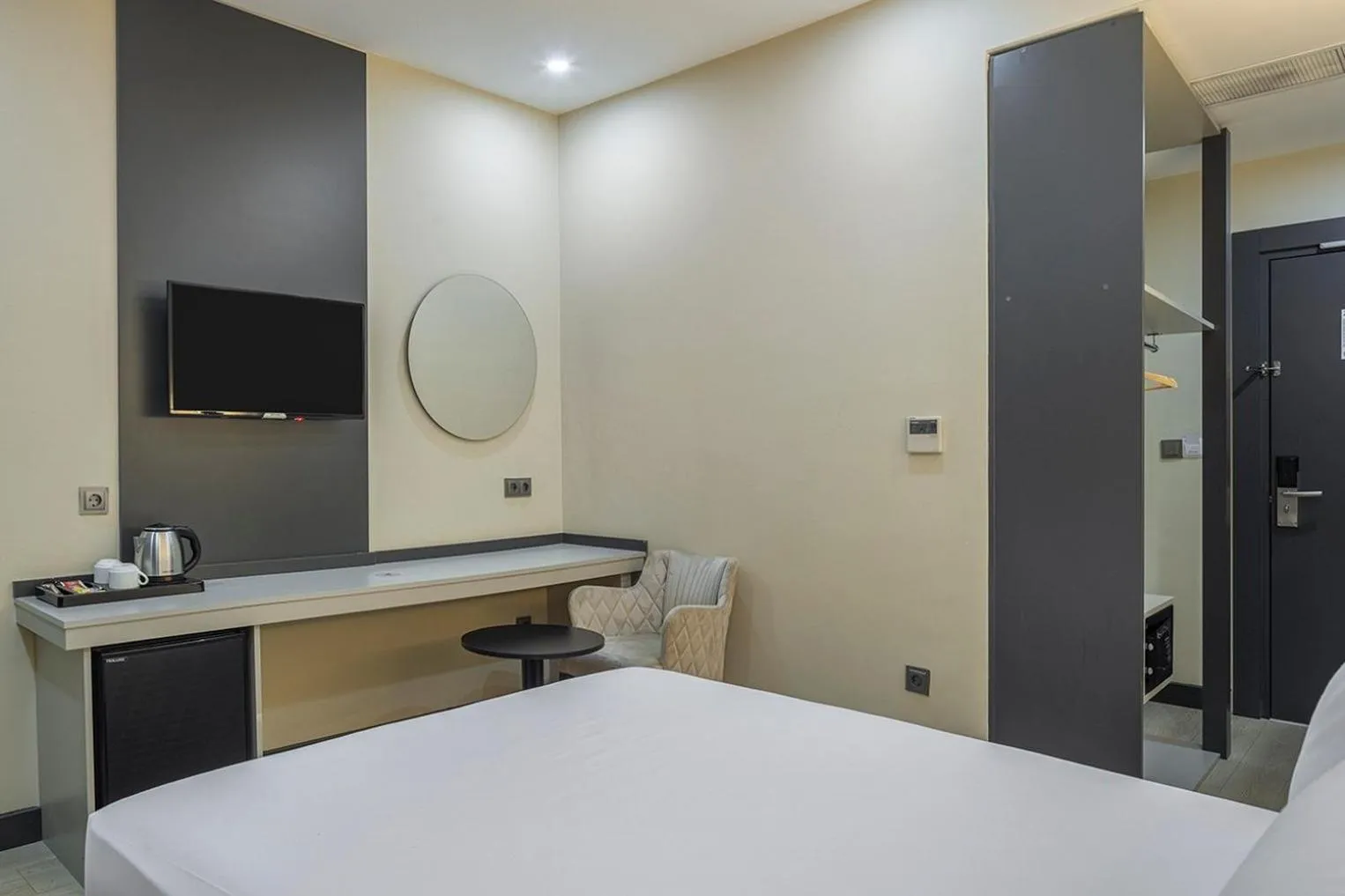 Photo of the whole room, Bed in Garner Hotel Istanbul - Airport Arnavutkoy by IHG