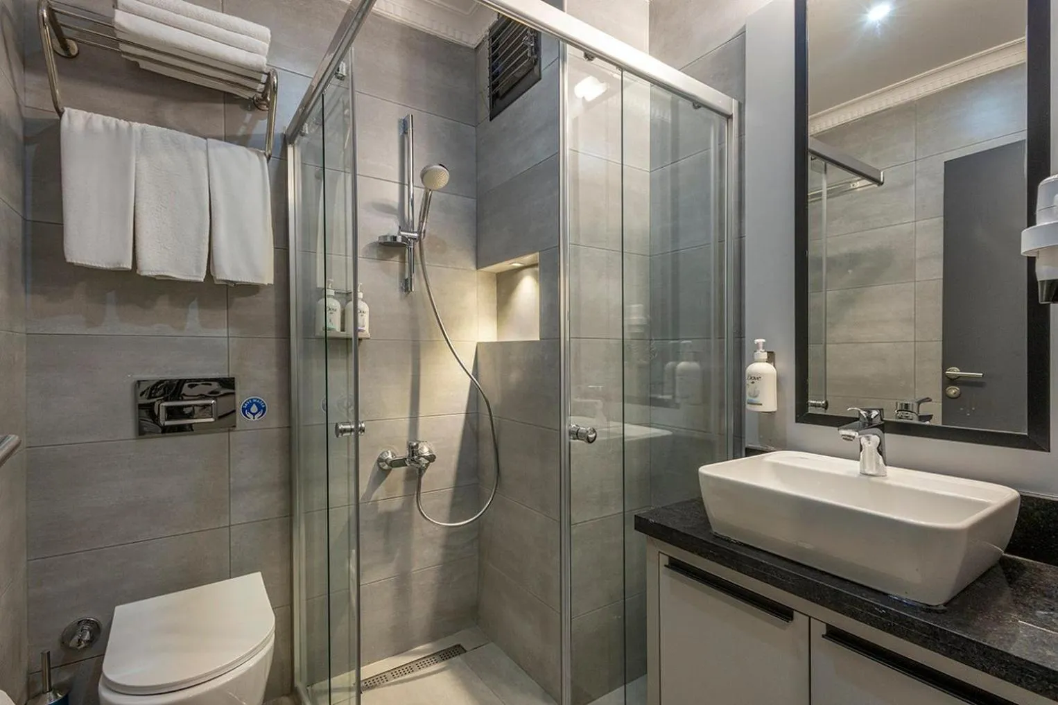 Bathroom in Garner Hotel Istanbul - Airport Arnavutkoy by IHG