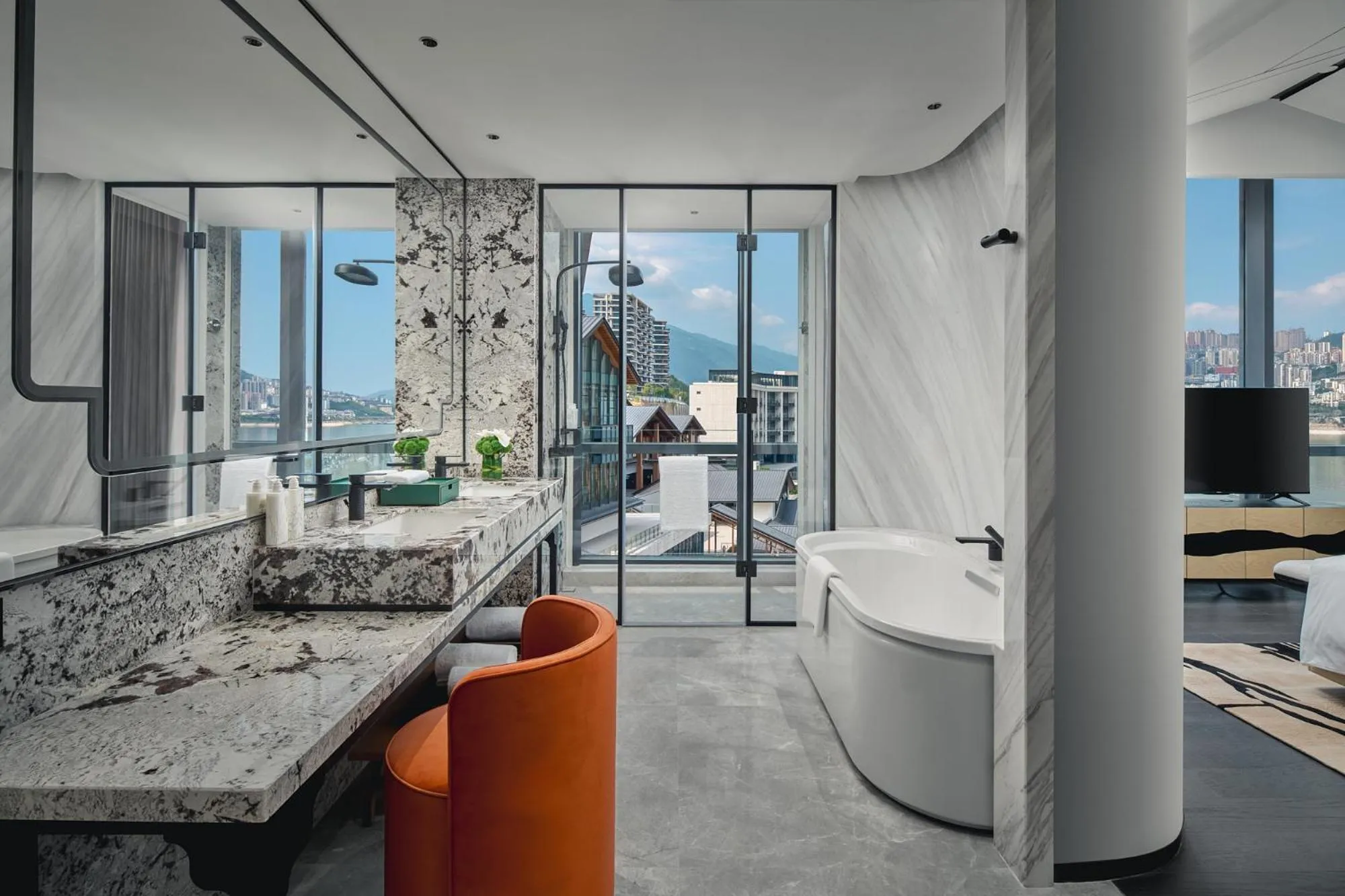 Hot Tub in HUALUXE Hotels and Resorts Chongqing Wushan by IHG