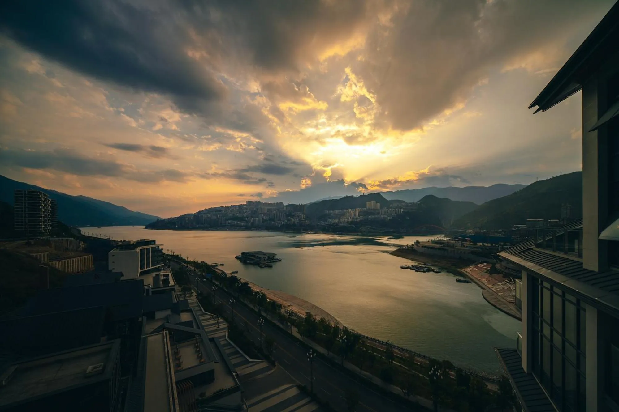 Sunset in HUALUXE Hotels and Resorts Chongqing Wushan by IHG