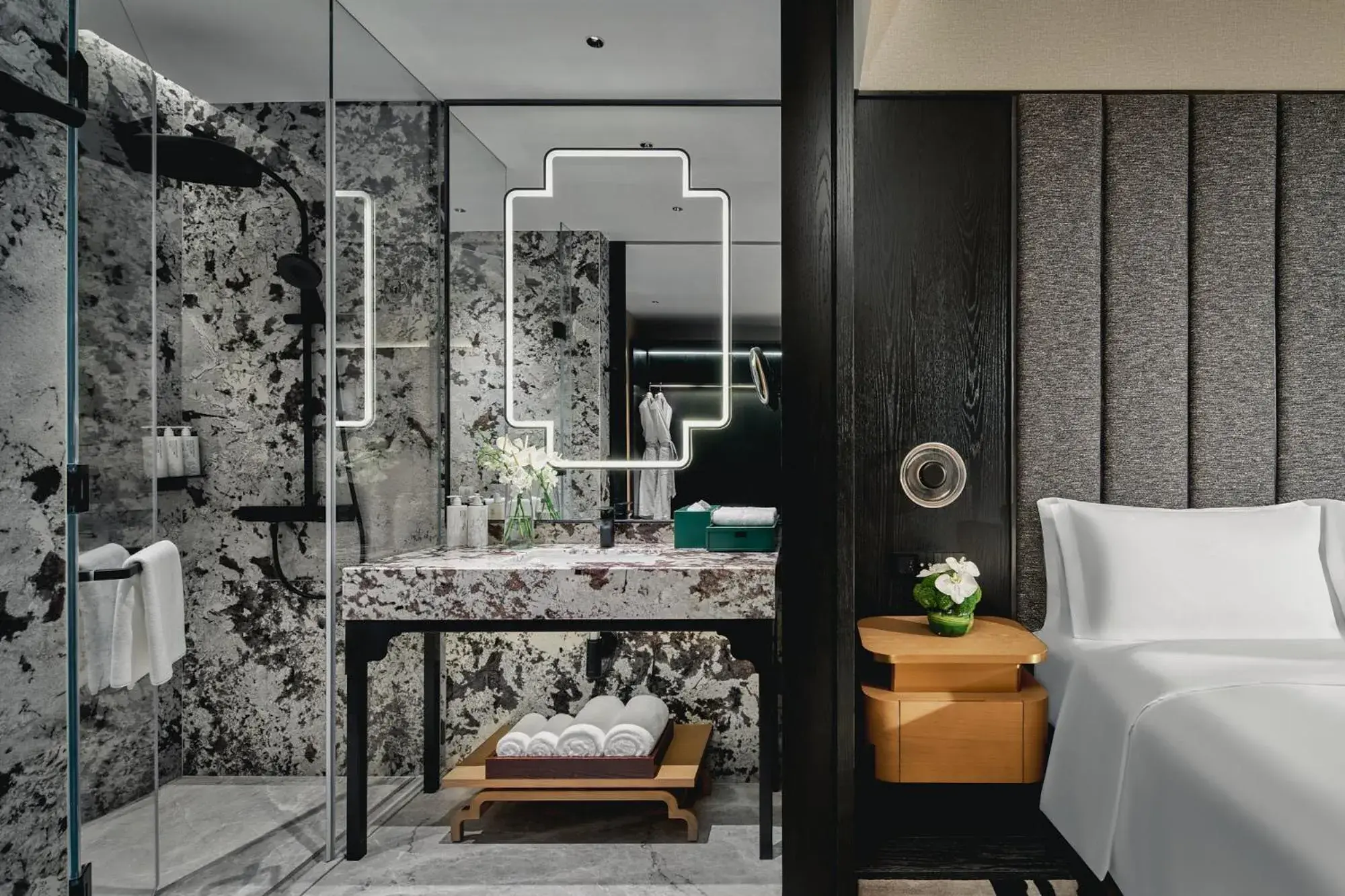 Standard Room in HUALUXE Hotels and Resorts Chongqing Wushan by IHG Standard Room in HUALUXE Hotels and Resorts Chongqing Wushan by IHG