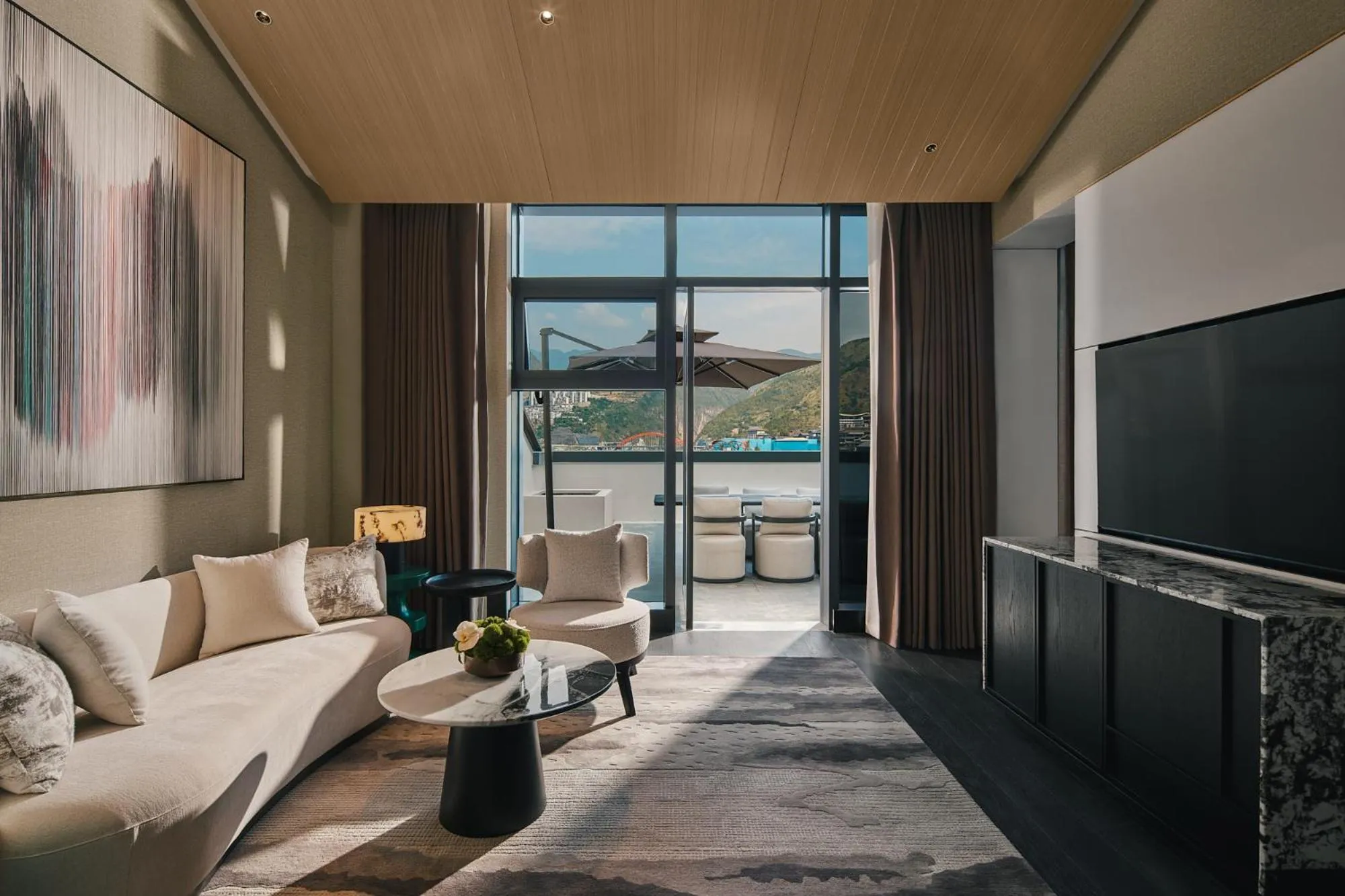 Living room in HUALUXE Hotels and Resorts Chongqing Wushan by IHG