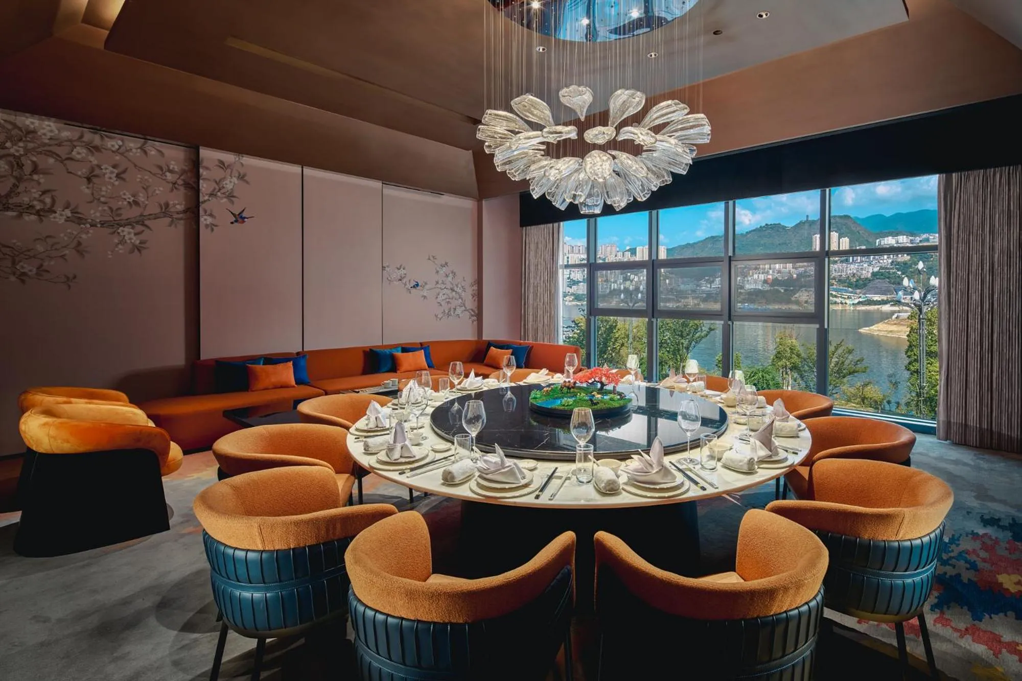 Restaurant/places to eat in HUALUXE Hotels and Resorts Chongqing Wushan by IHG