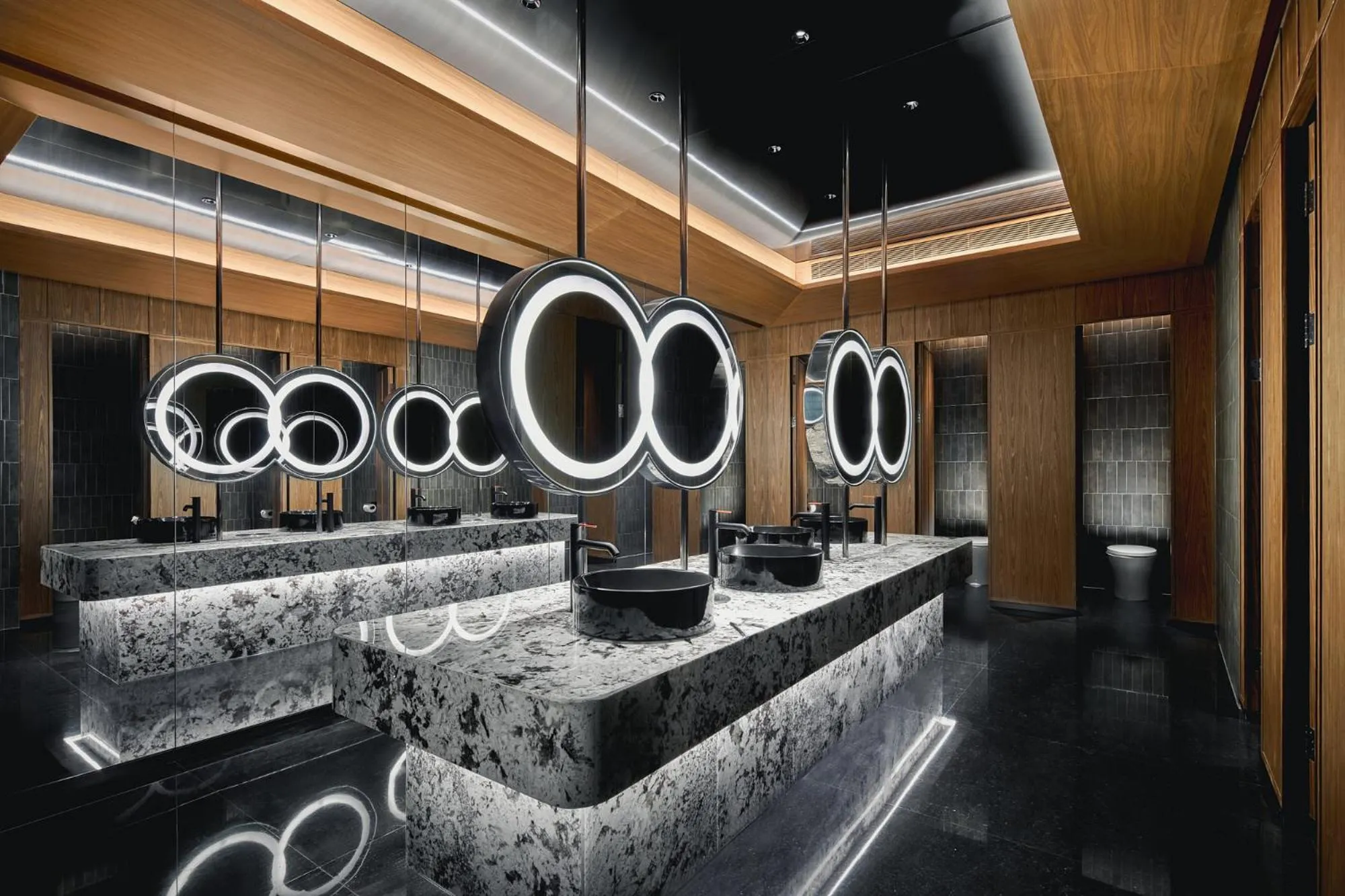 Toilet in HUALUXE Hotels and Resorts Chongqing Wushan by IHG