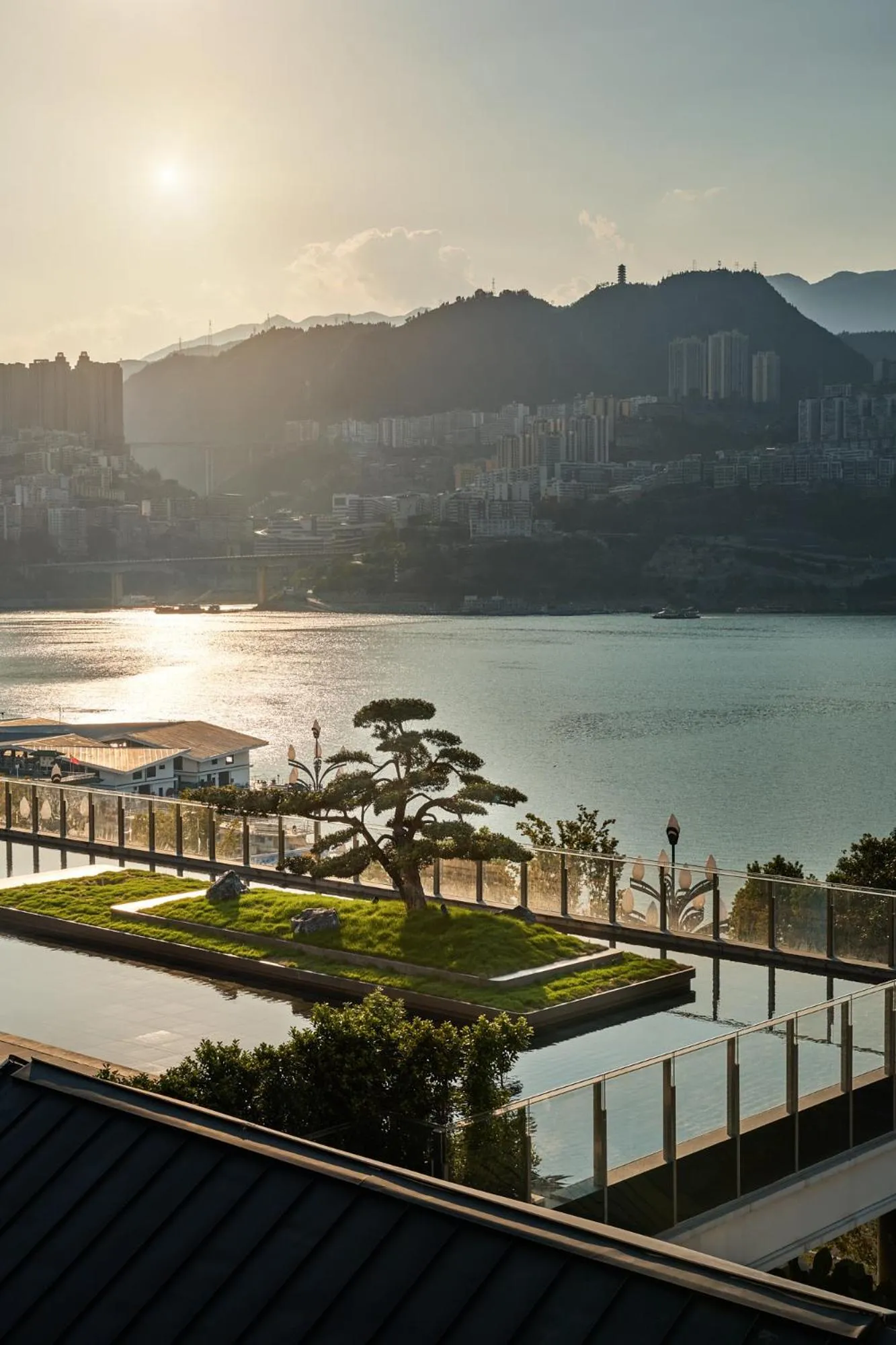 Day in HUALUXE Hotels and Resorts Chongqing Wushan by IHG