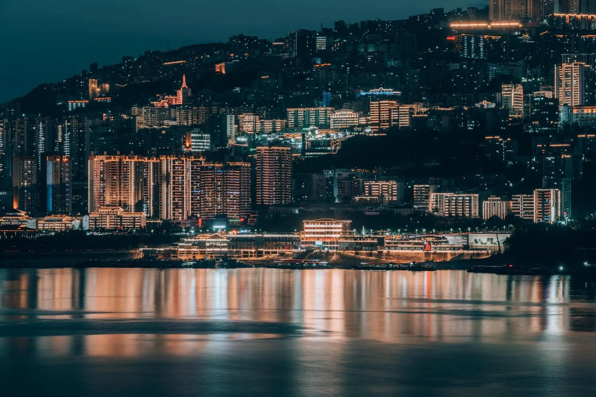 Night in HUALUXE Hotels and Resorts Chongqing Wushan by IHG