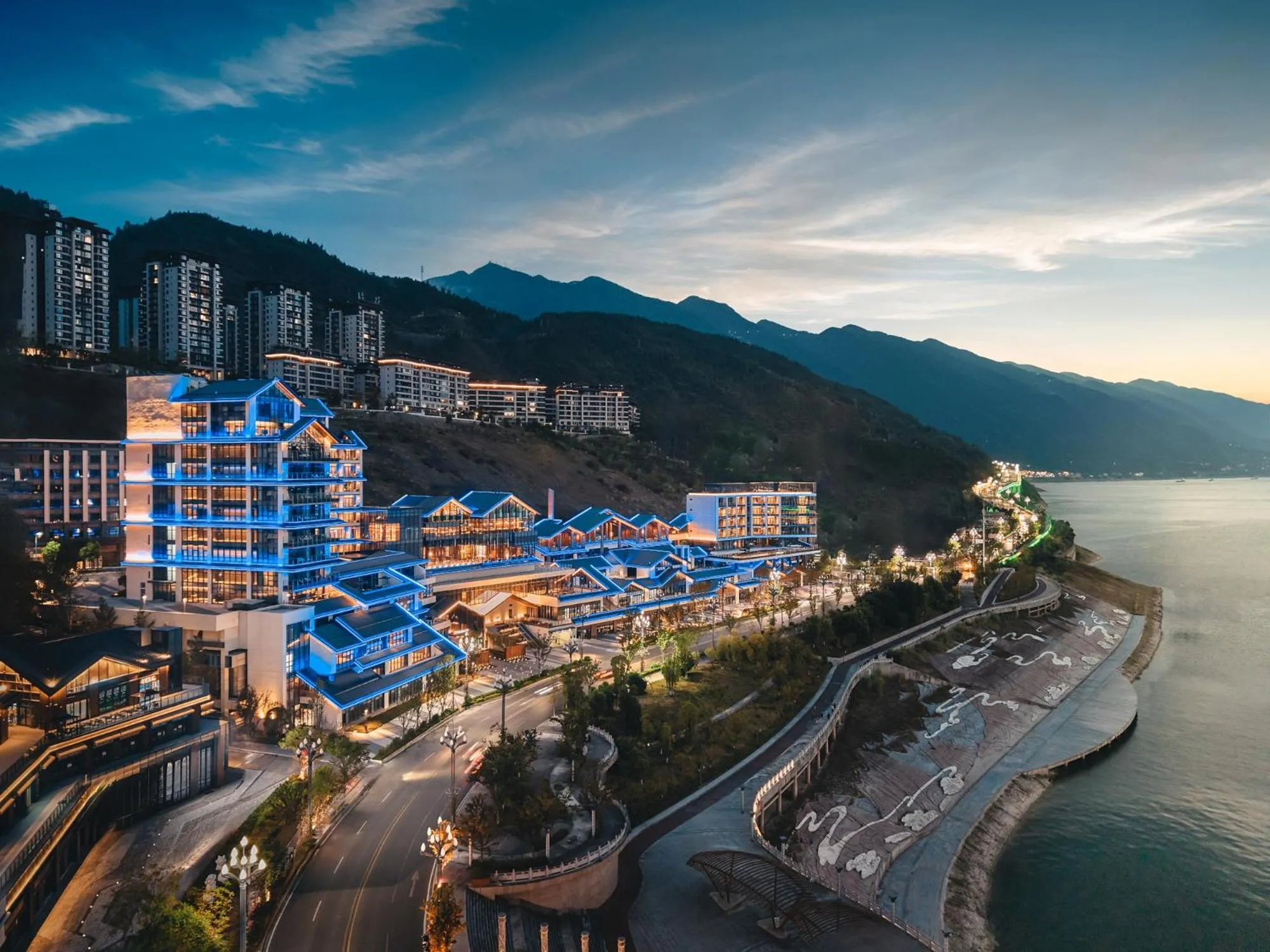 HUALUXE Hotels and Resorts Chongqing Wushan by IHG