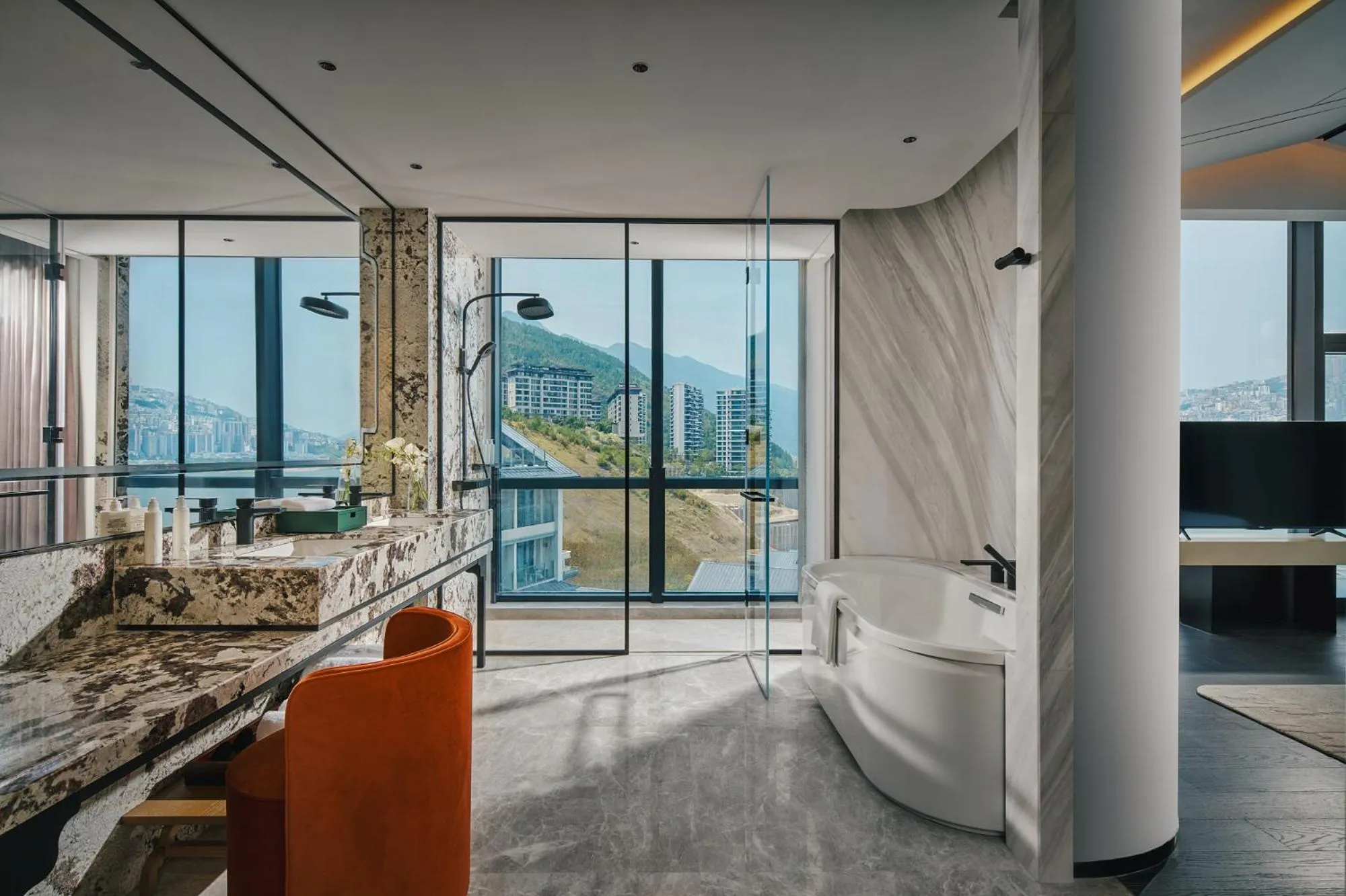 Hot Tub in HUALUXE Hotels and Resorts Chongqing Wushan by IHG