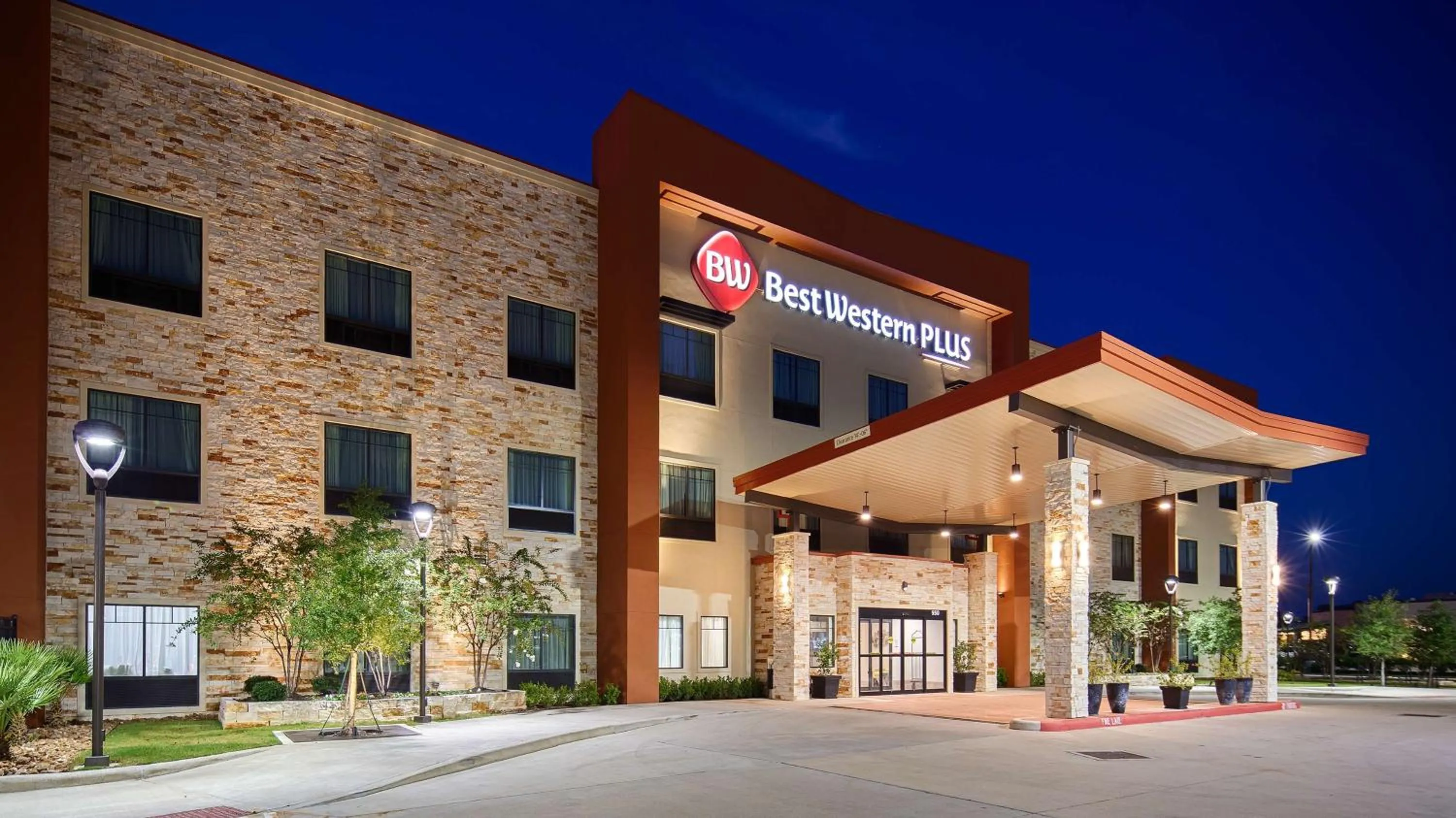 Property building in Best Western Plus College Station Inn & Suites